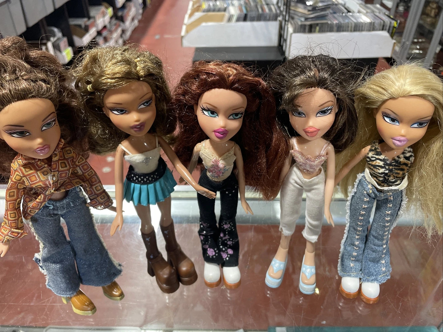 Vintage 2001 MGA Bratz Doll Lot of 5 Dolls w/Outfits & Extra Shoes MINT