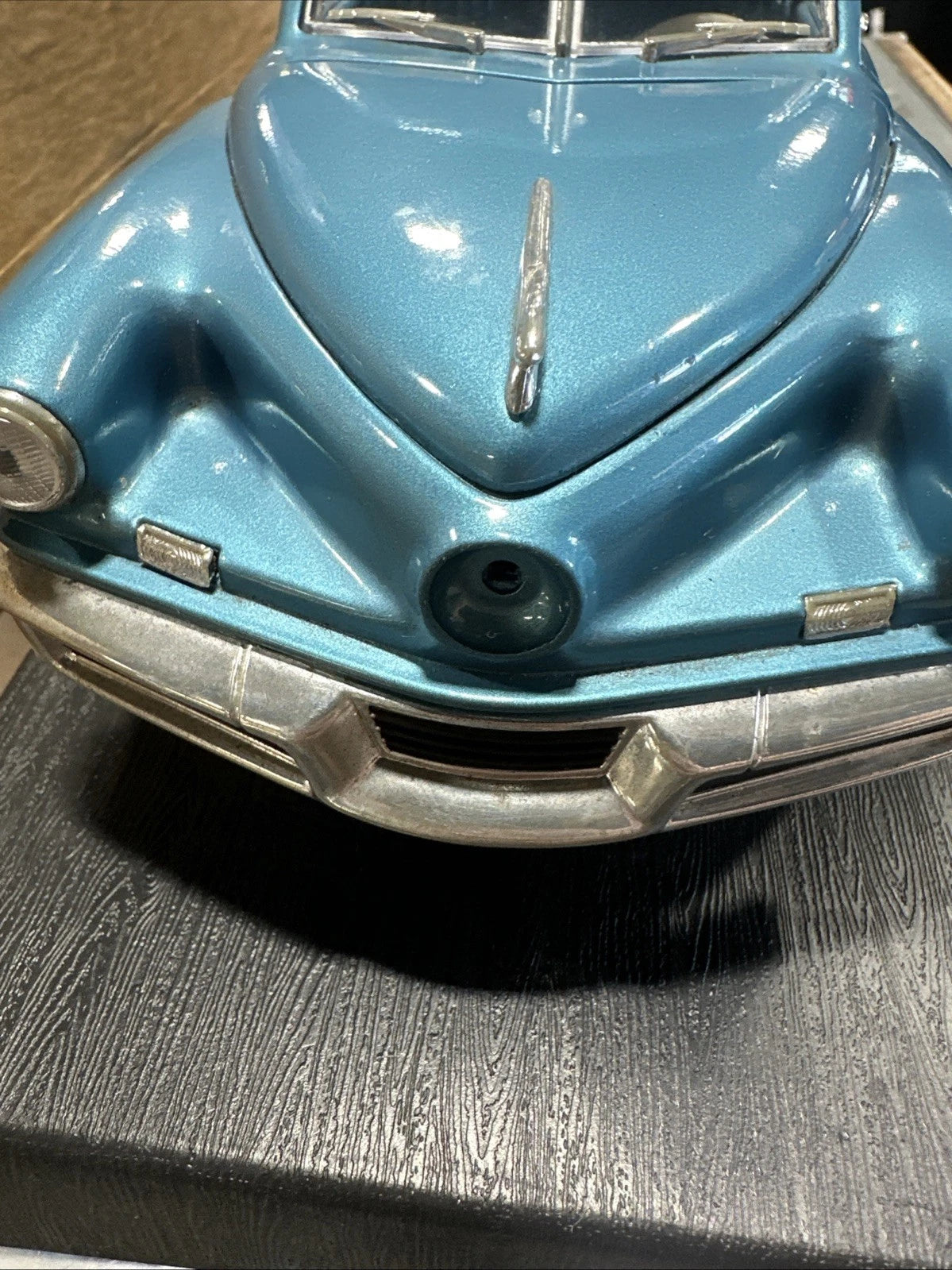 Tucker 1948 Road Signature Fairfield Mint Classic Collectible 1:18 Read