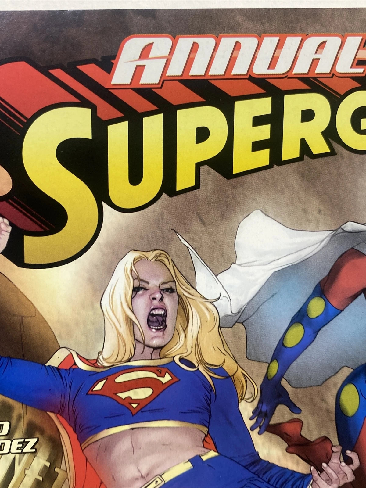 Supergirl Annual 1 First Issue 2009 DC Comics GOOD