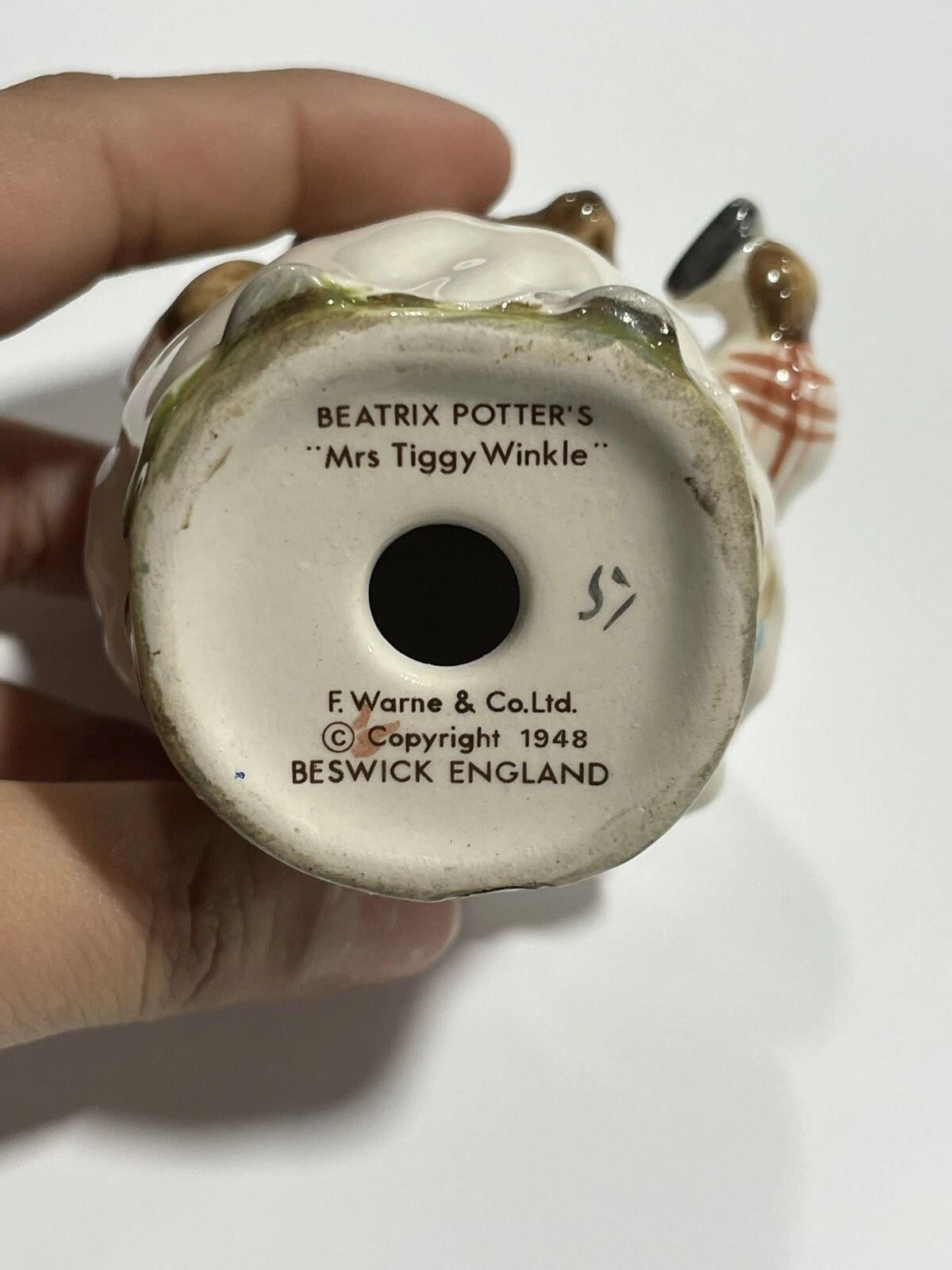 Beatrix Potter's MRS. TIGGY WINKLE 1948 F Warne & Co Beswick England Figurine