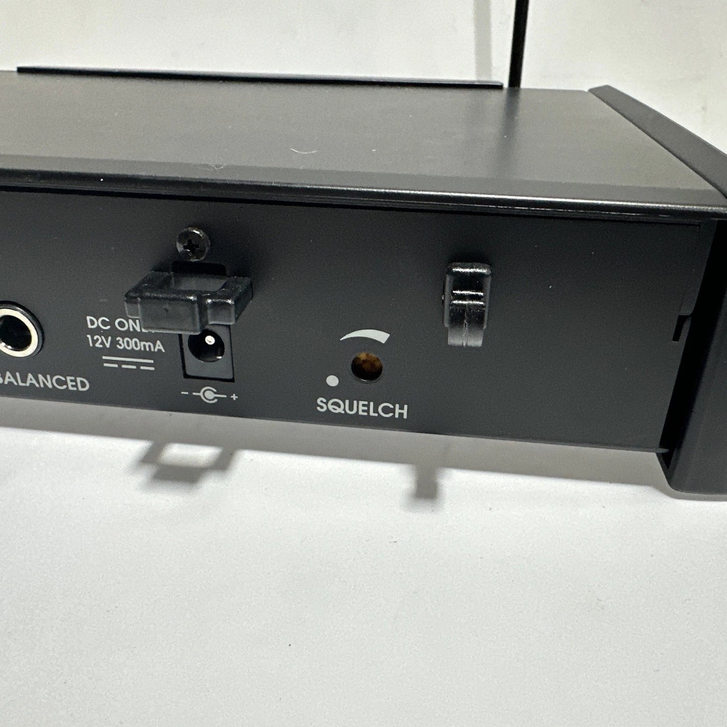 AKG UHF SR40 Wireless Receiver 745.650 MHz with power transformer