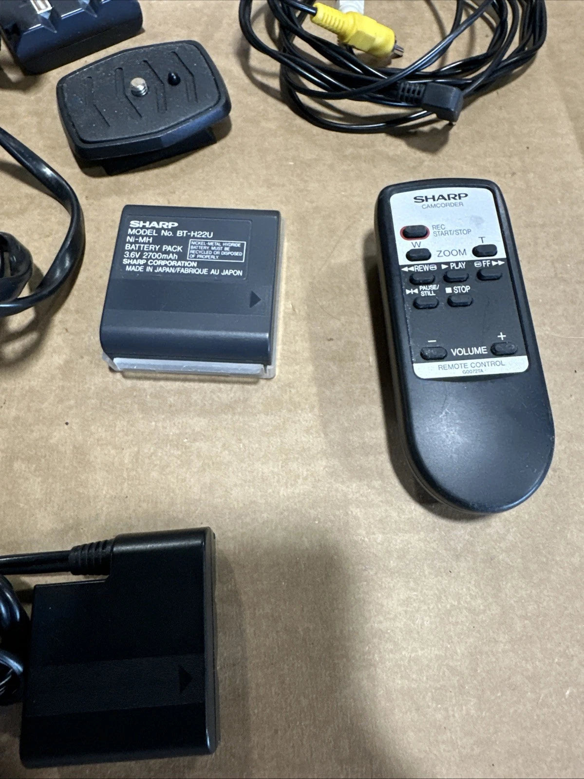 Sharp Viewcam VL-E630 Camcorder With Charger & Case, Remote & Manual Working