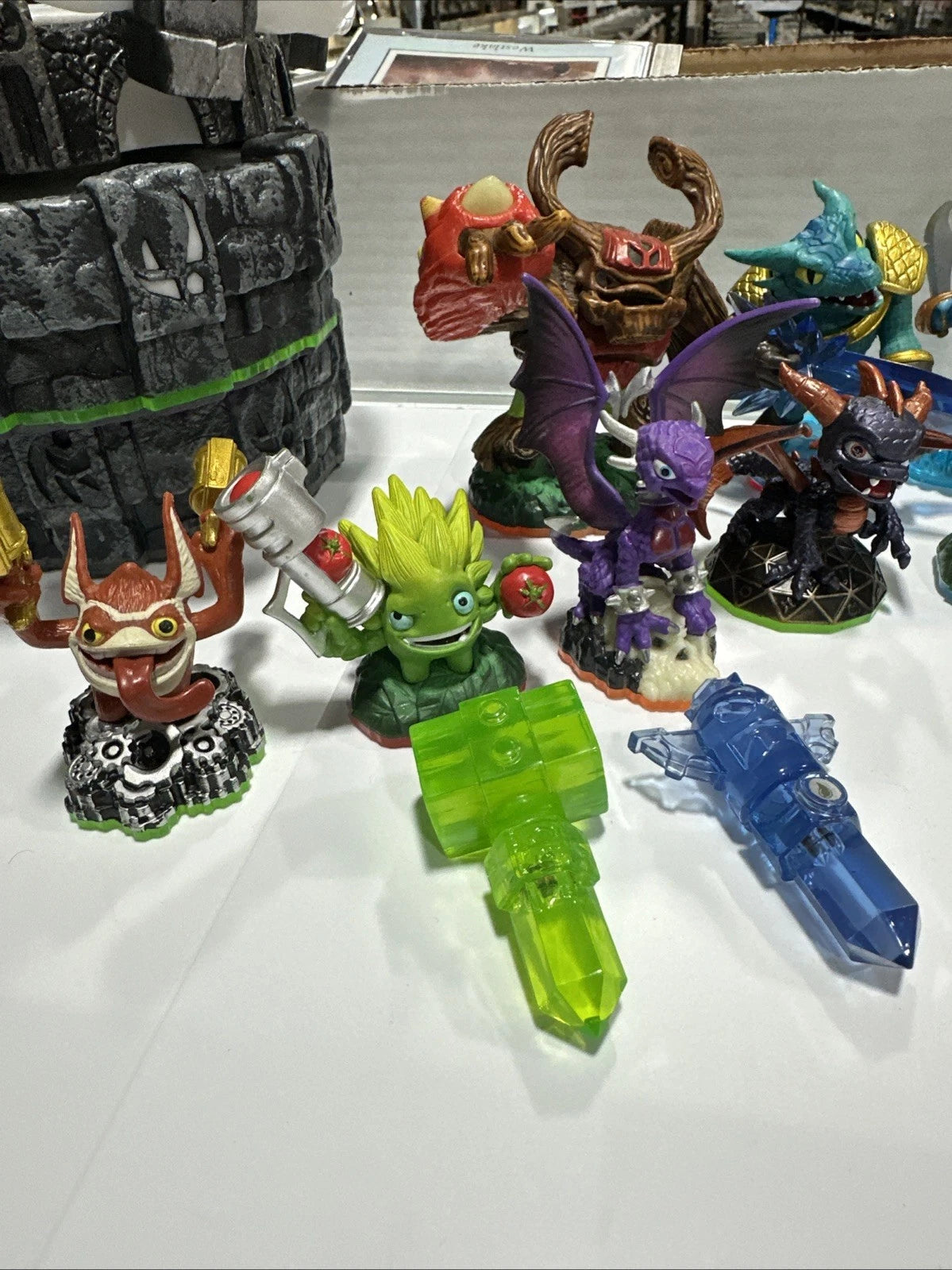 Skylanders - 4 XBOX 360 Portals Of Power With 8 Figures & Trap Key RARE