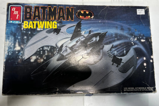 AMT ERTL, BATMAN BATWING 1:25 SCALE MODEL KIT #6970 DC COMICS 1990 With Box