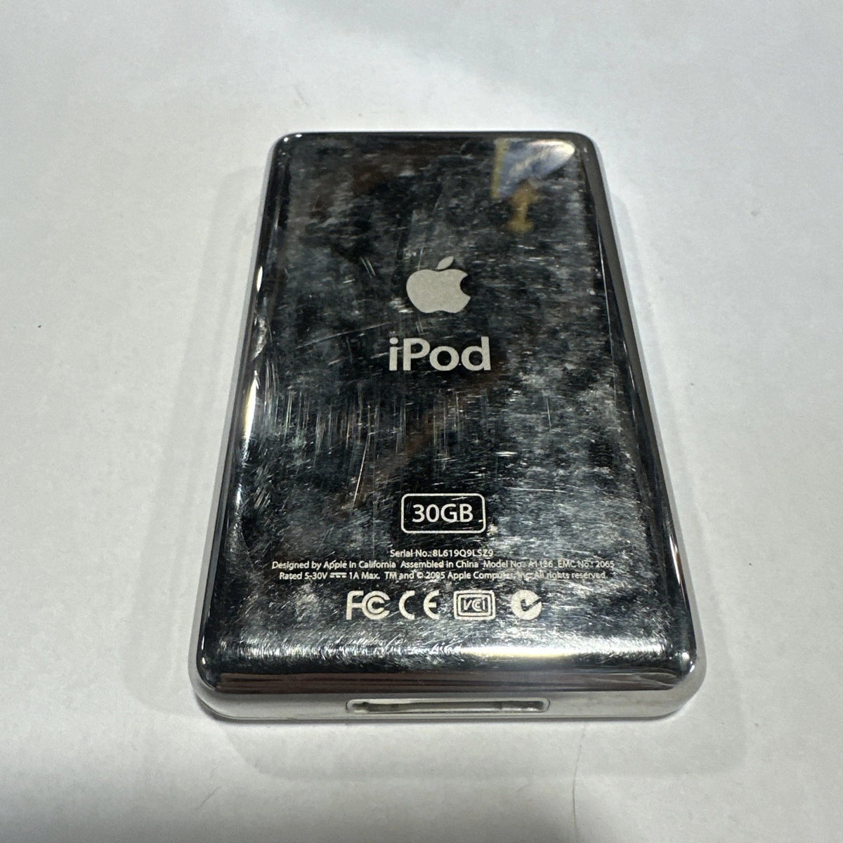 Apple iPod Classic 5th Generation White 30GB Model A1136