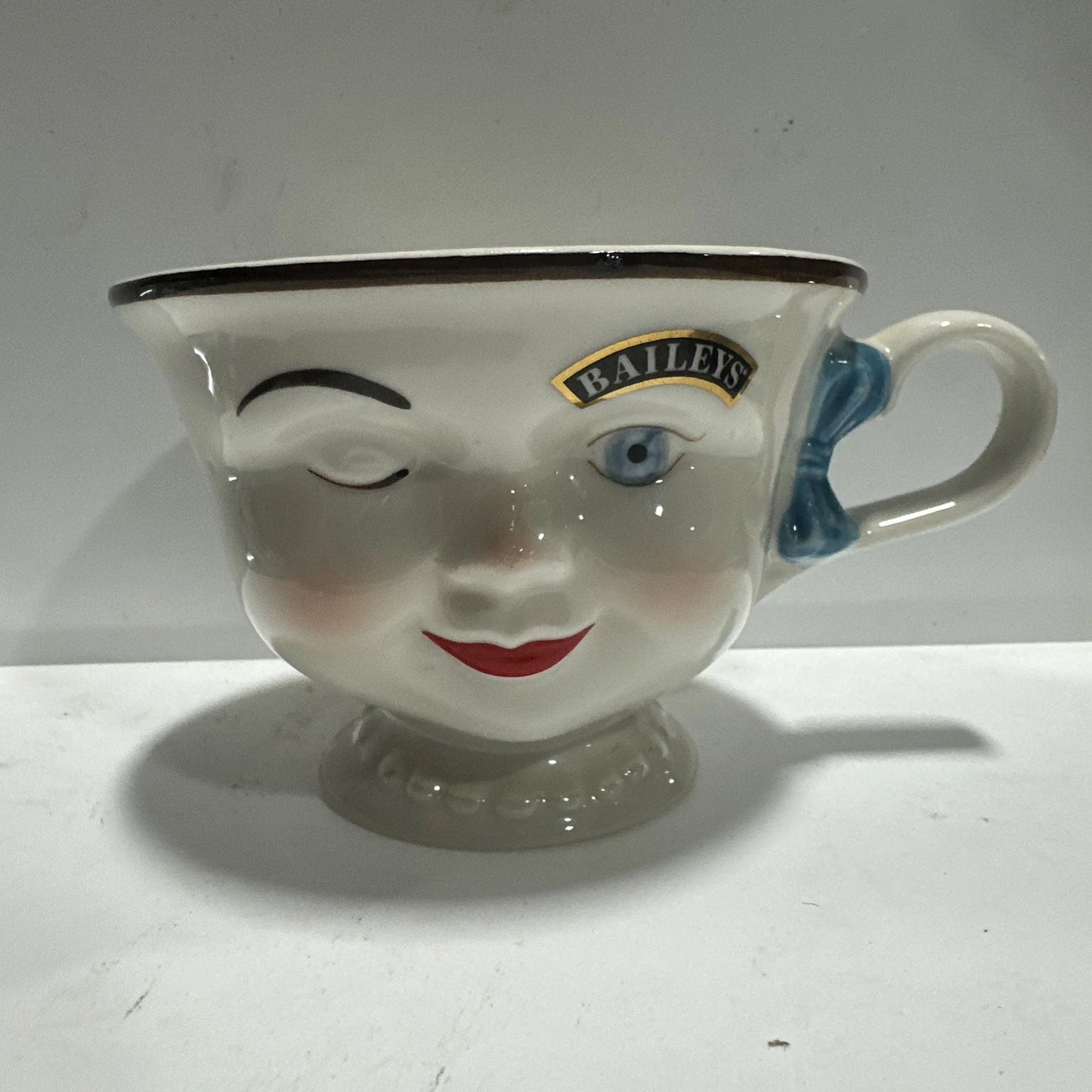 4 Baileys Mr. Mrs Coffee Cups Mugs Anthropomorphic Winking Face Footed 1996 Lot