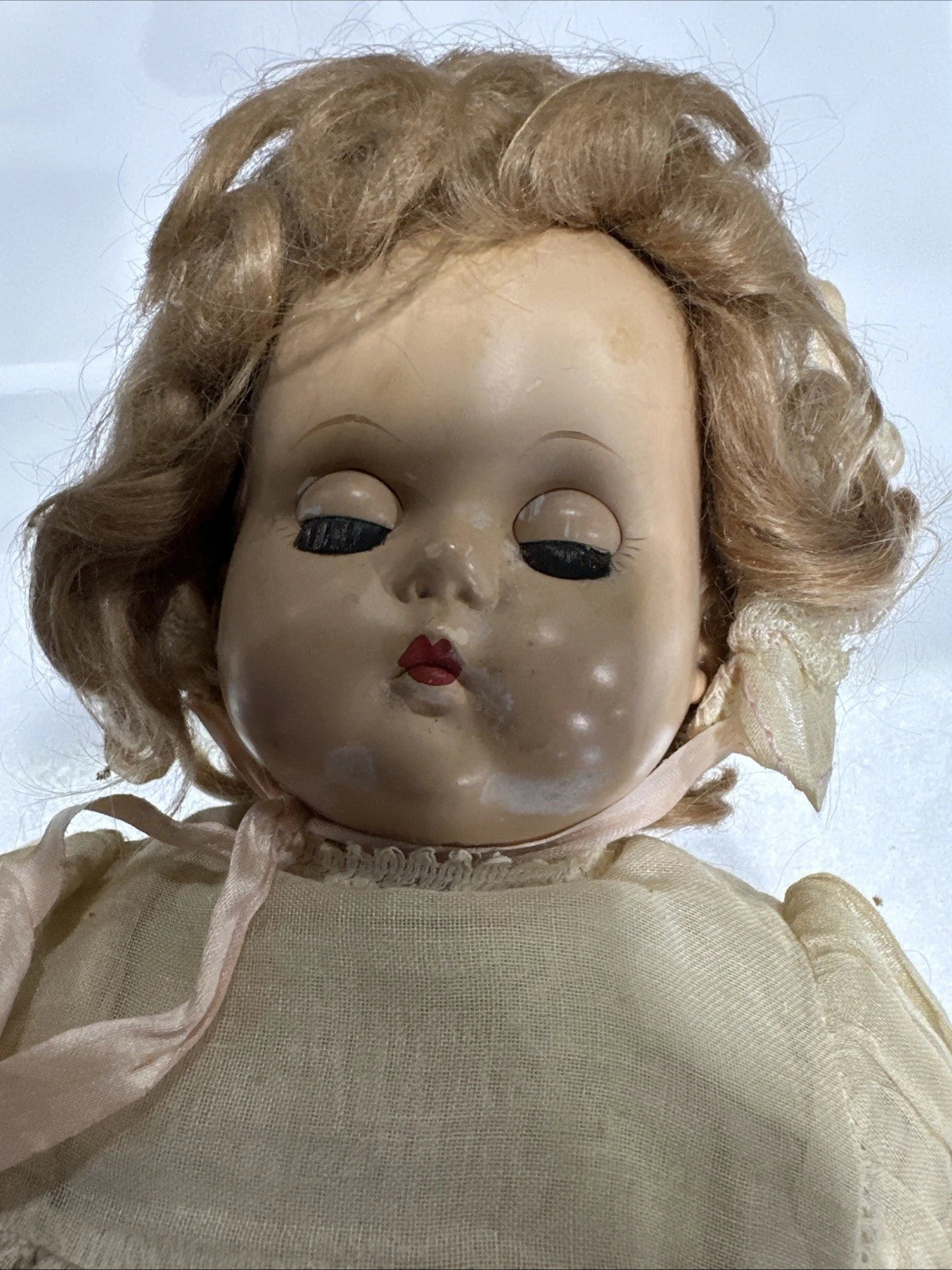 Vintage Composite Doll From 1940s With Bonnet And Dress, Painted Lips With Teeth