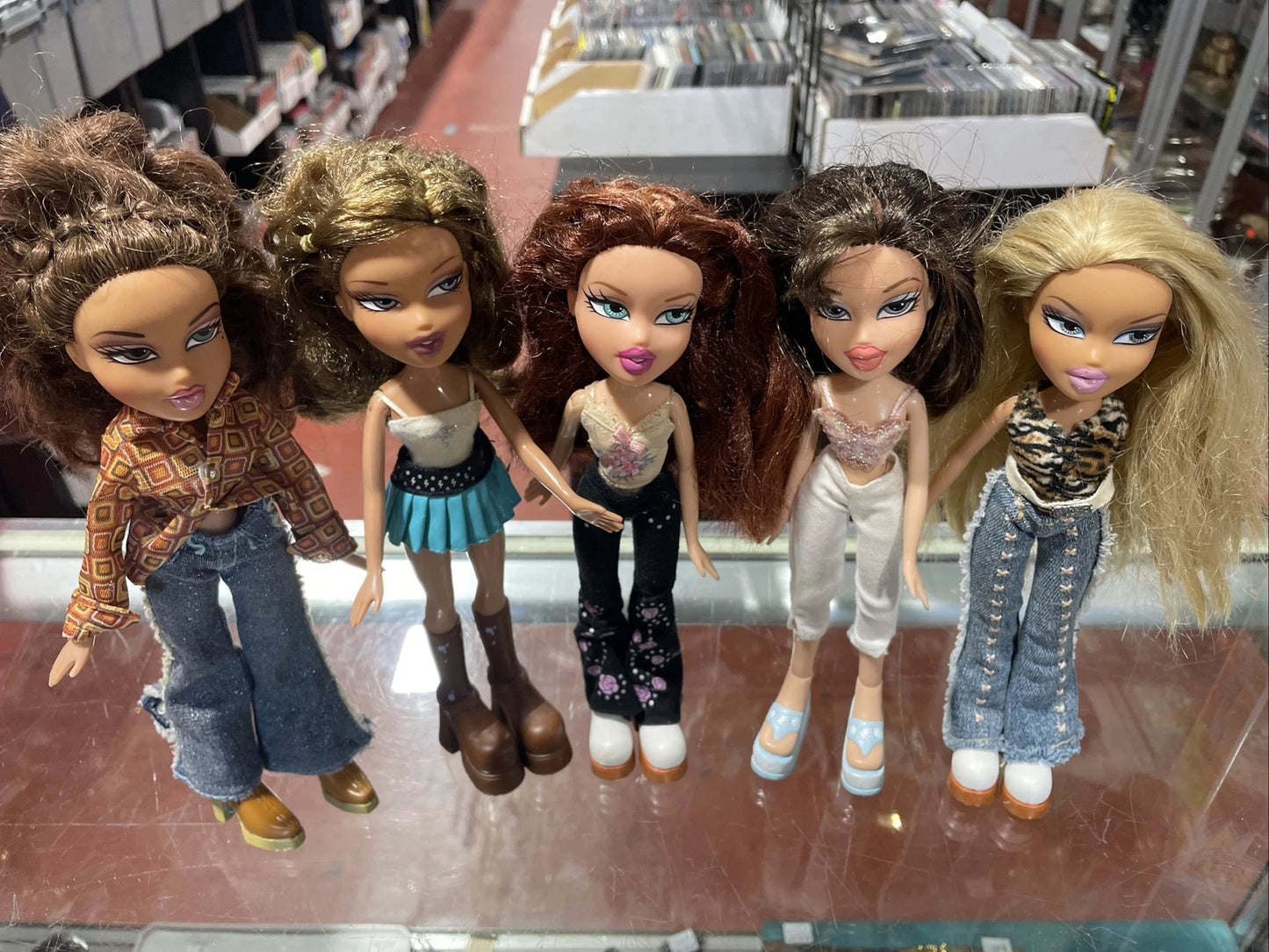 Vintage 2001 MGA Bratz Doll Lot of 5 Dolls w/Outfits & Extra Shoes MINT