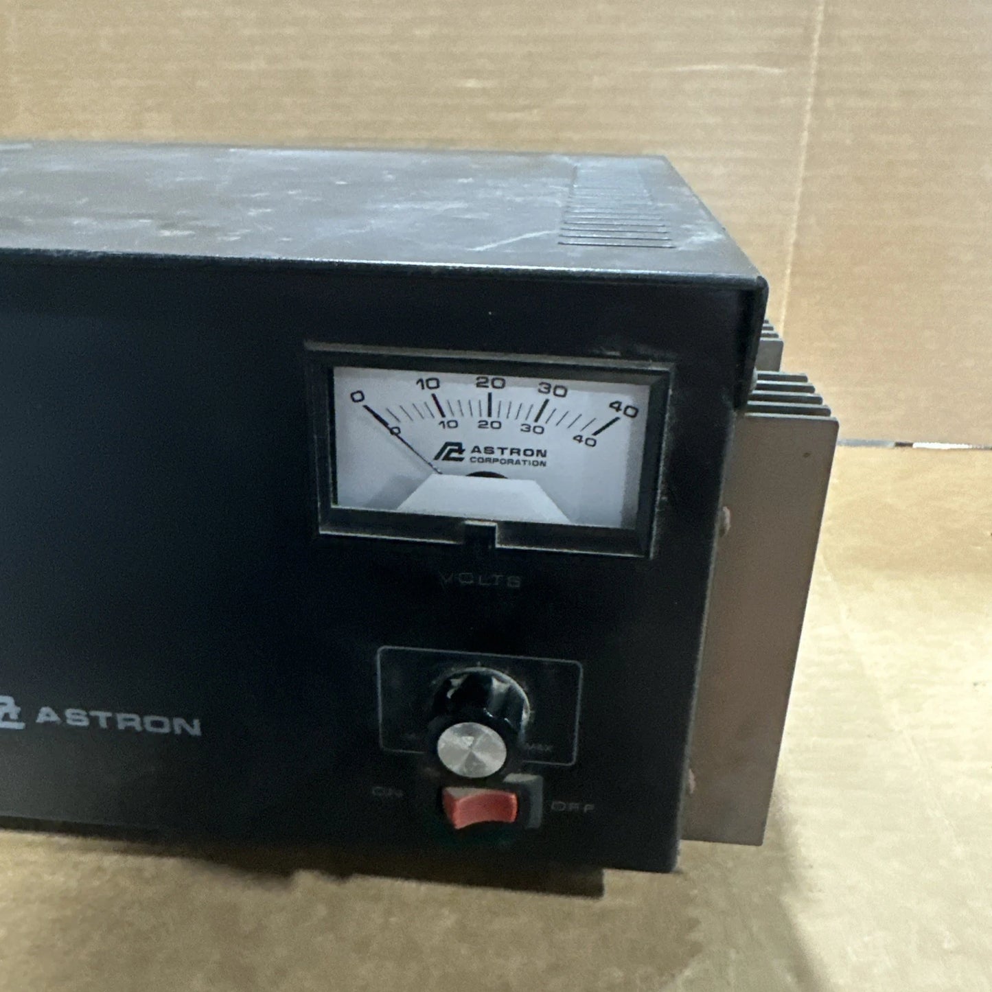 Astron - VLS35M - Astron - Vls35m 35 Amp Variable Linear Desktop Power Supply