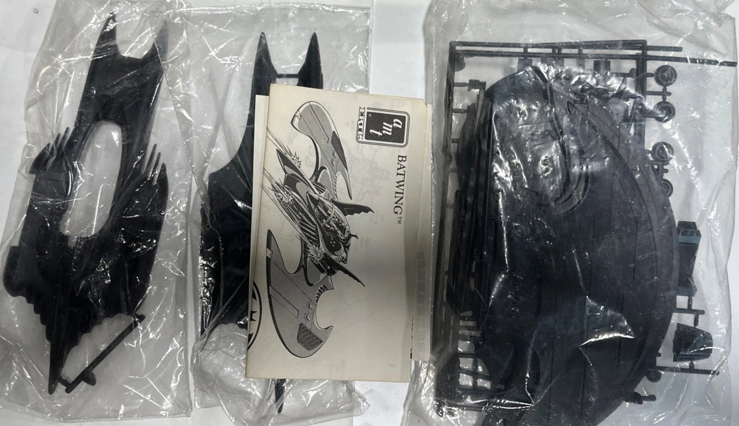 AMT ERTL, BATMAN BATWING 1:25 SCALE MODEL KIT #6970 DC COMICS 1990 With Box