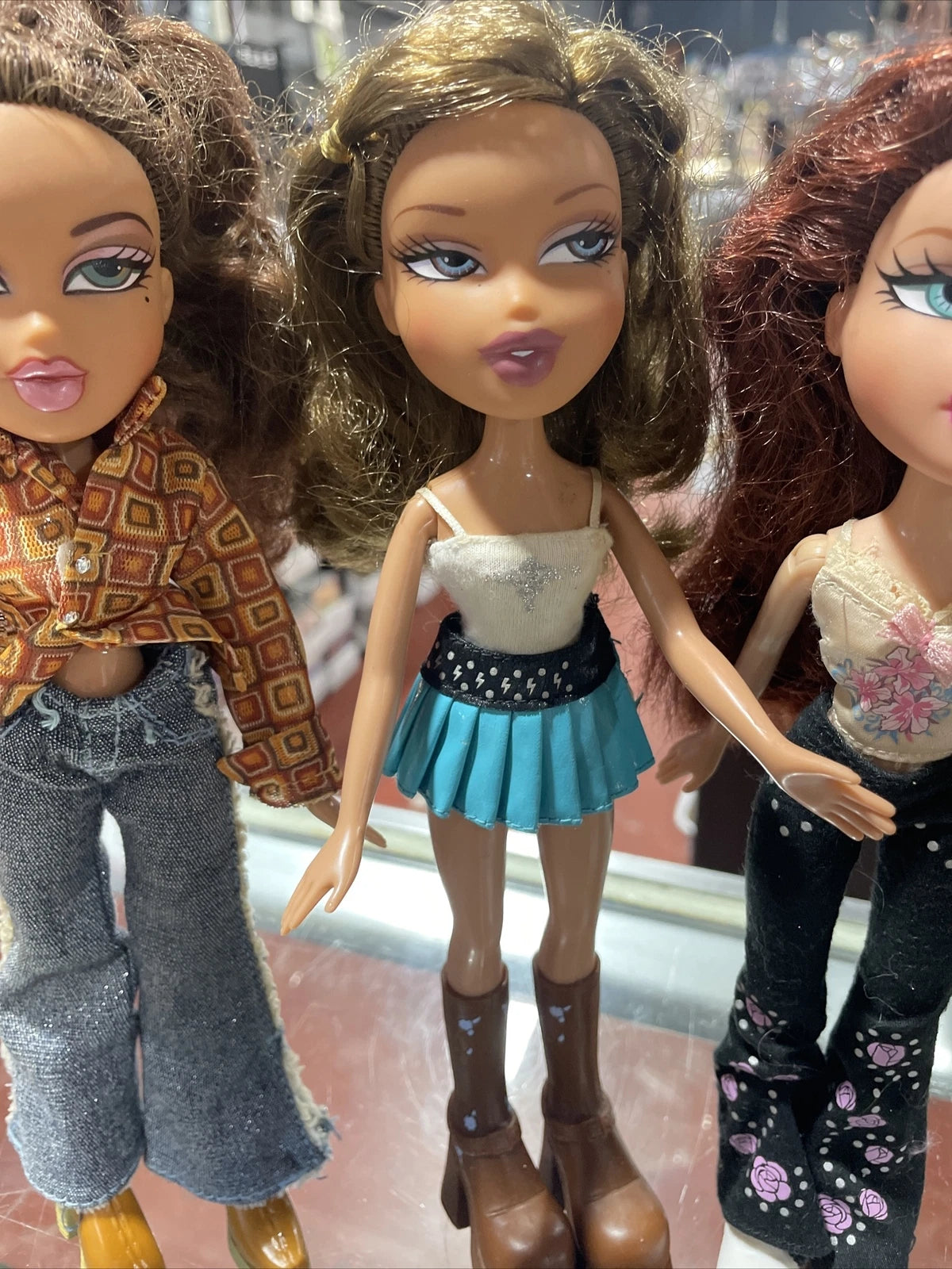 Vintage 2001 MGA Bratz Doll Lot of 5 Dolls w/Outfits & Extra Shoes MINT