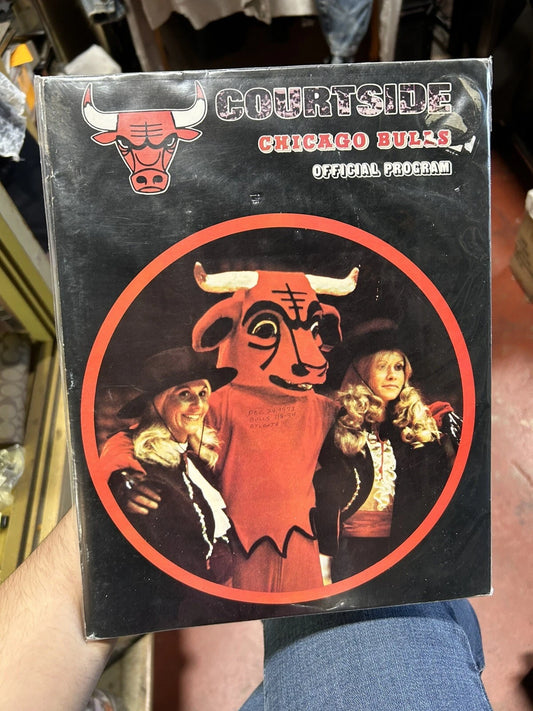 Courtside Chicago Bulls Official Program 1973