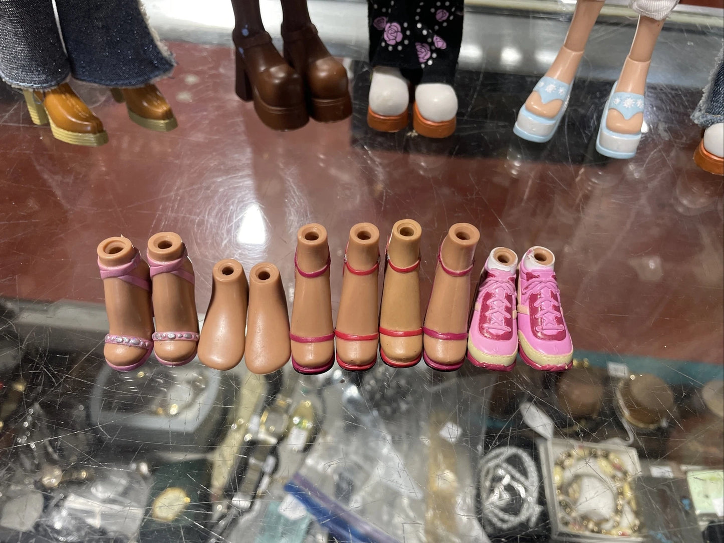 Vintage 2001 MGA Bratz Doll Lot of 5 Dolls w/Outfits & Extra Shoes MINT