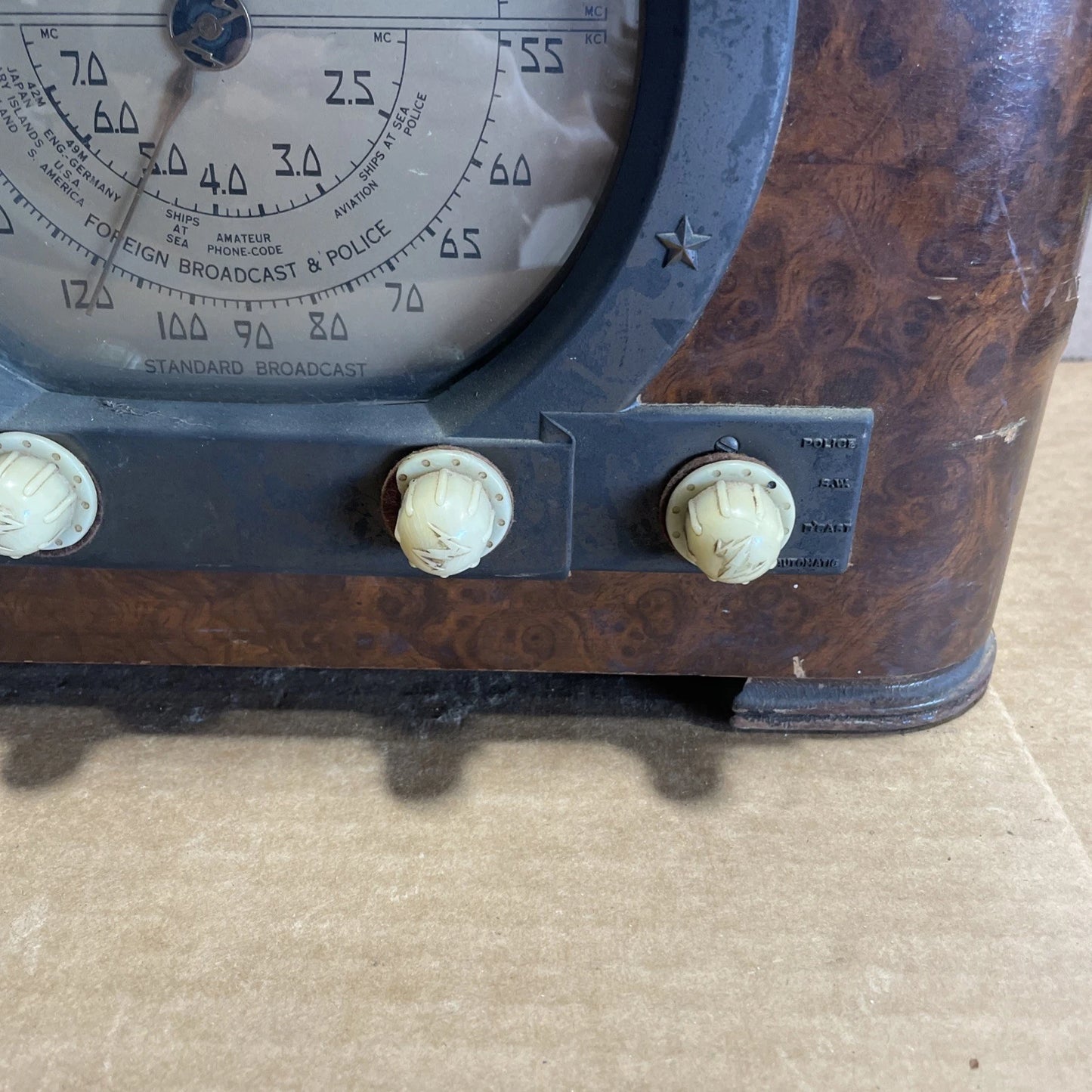1939 Zenith 6-S-321 "Stars and Stripes" radio as is parts only turns on