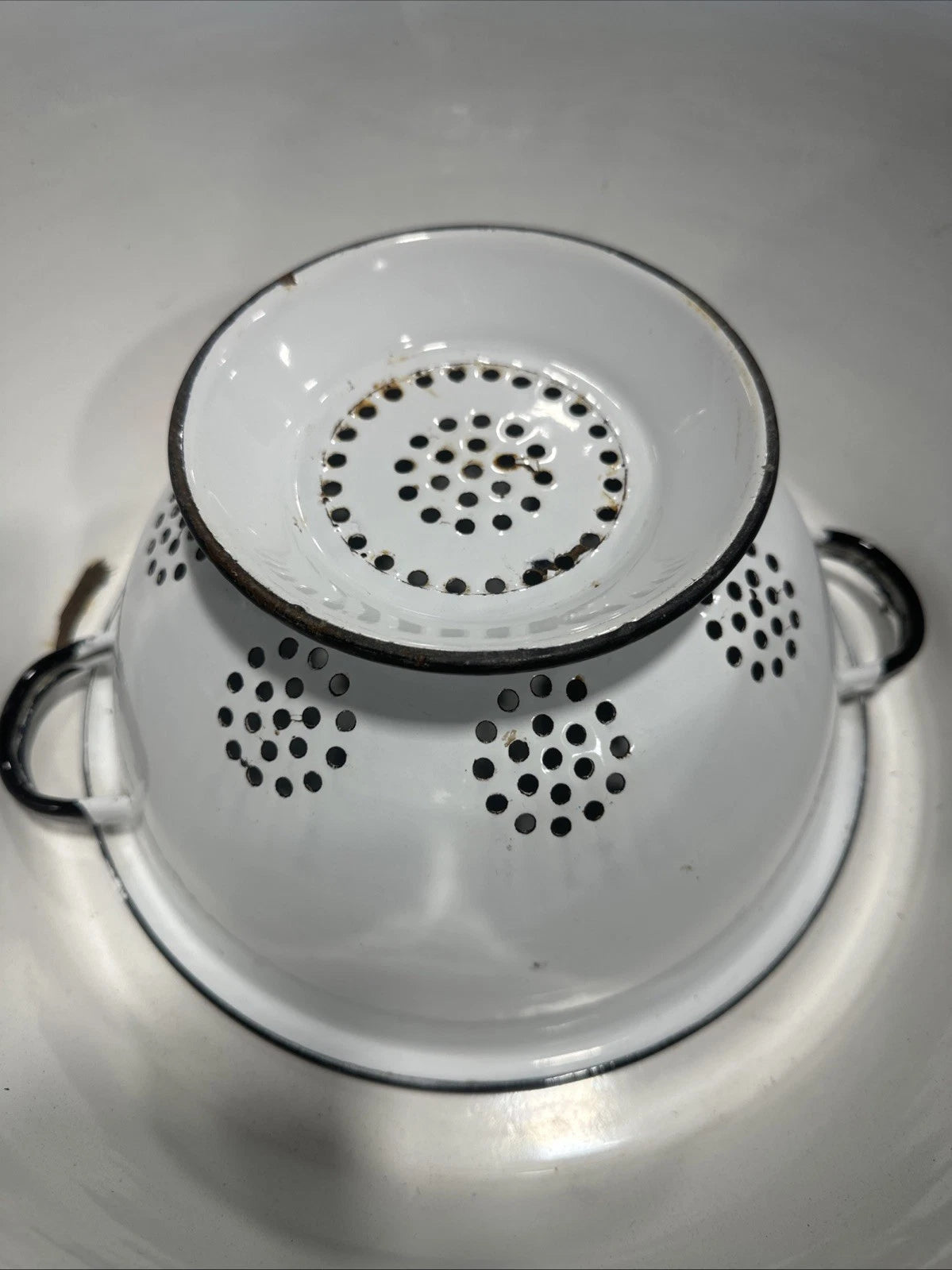 VTG Porcelain Enamelware 16” Wash Bowl Baby Basin US Flintstone With Strainer