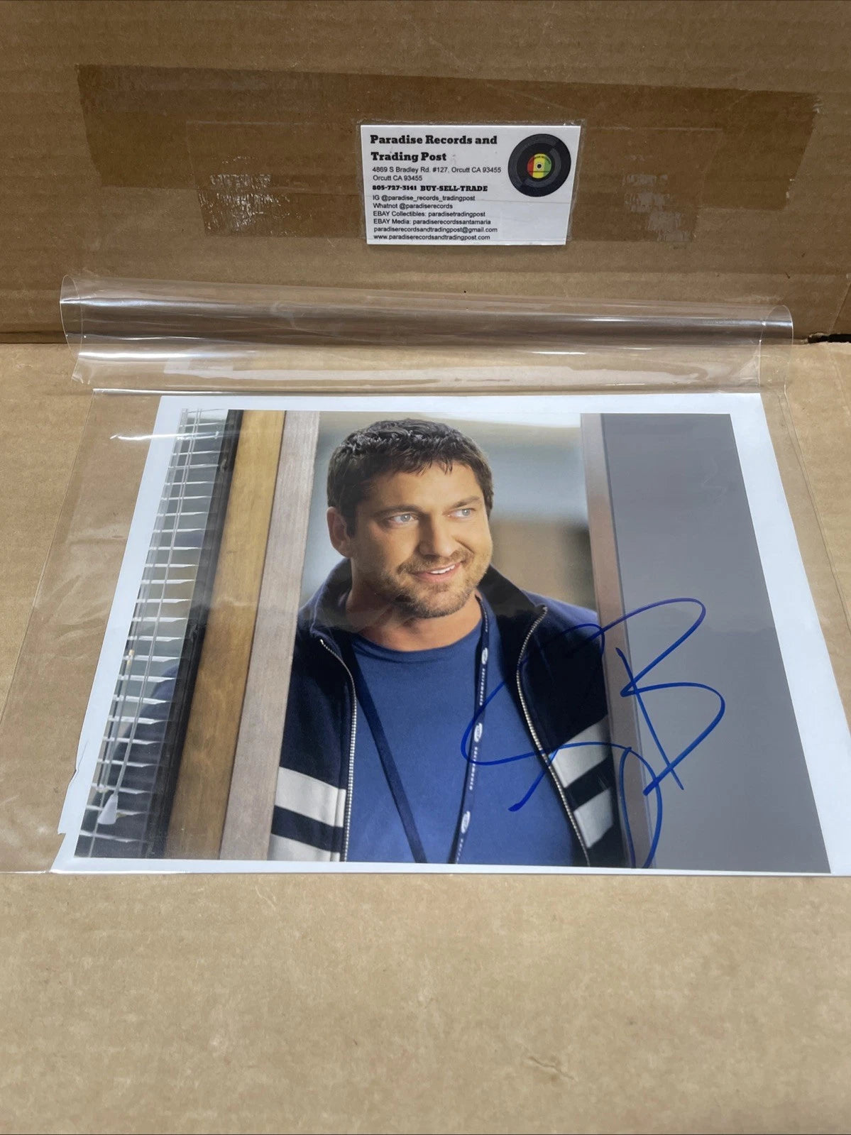 Autographed Gerard Butler 8 x 10 Photo Signed with COA