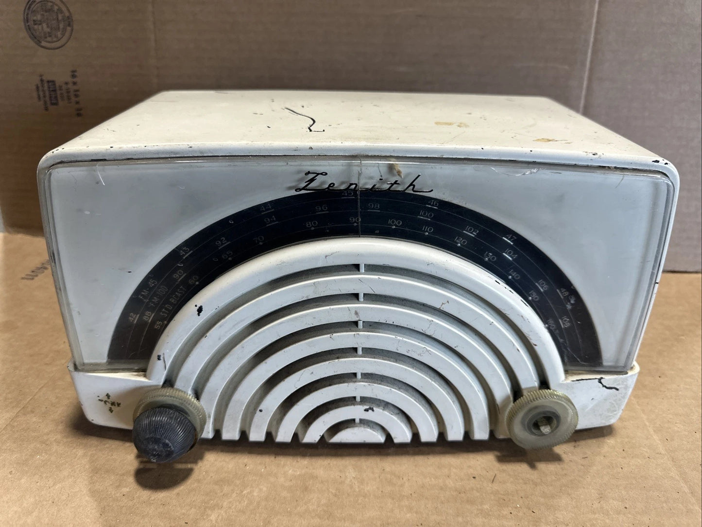 RARE mid Century Vintage Zenith Table Radio Model 8H023 w Circa 1946-7 as is