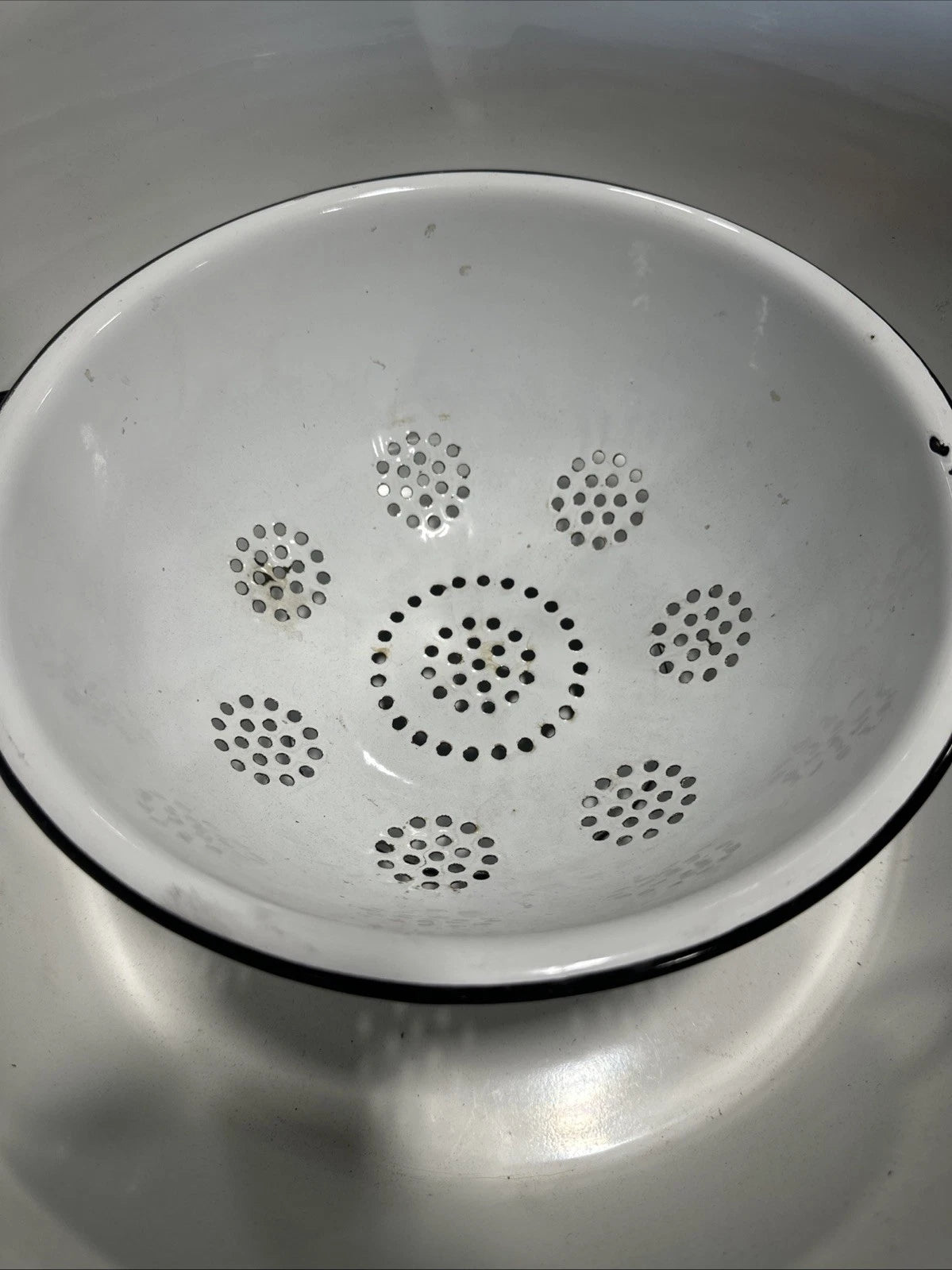 VTG Porcelain Enamelware 16” Wash Bowl Baby Basin US Flintstone With Strainer