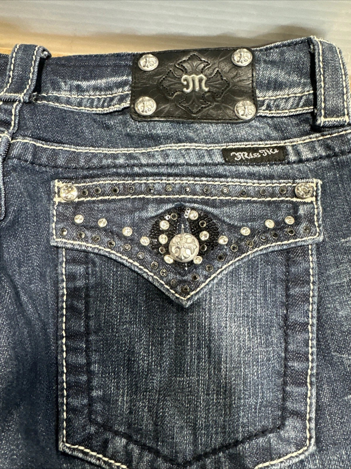 Miss Me Jeans, Signature Cuff, Jeana Women’s Size 31 Embellished Pockets.