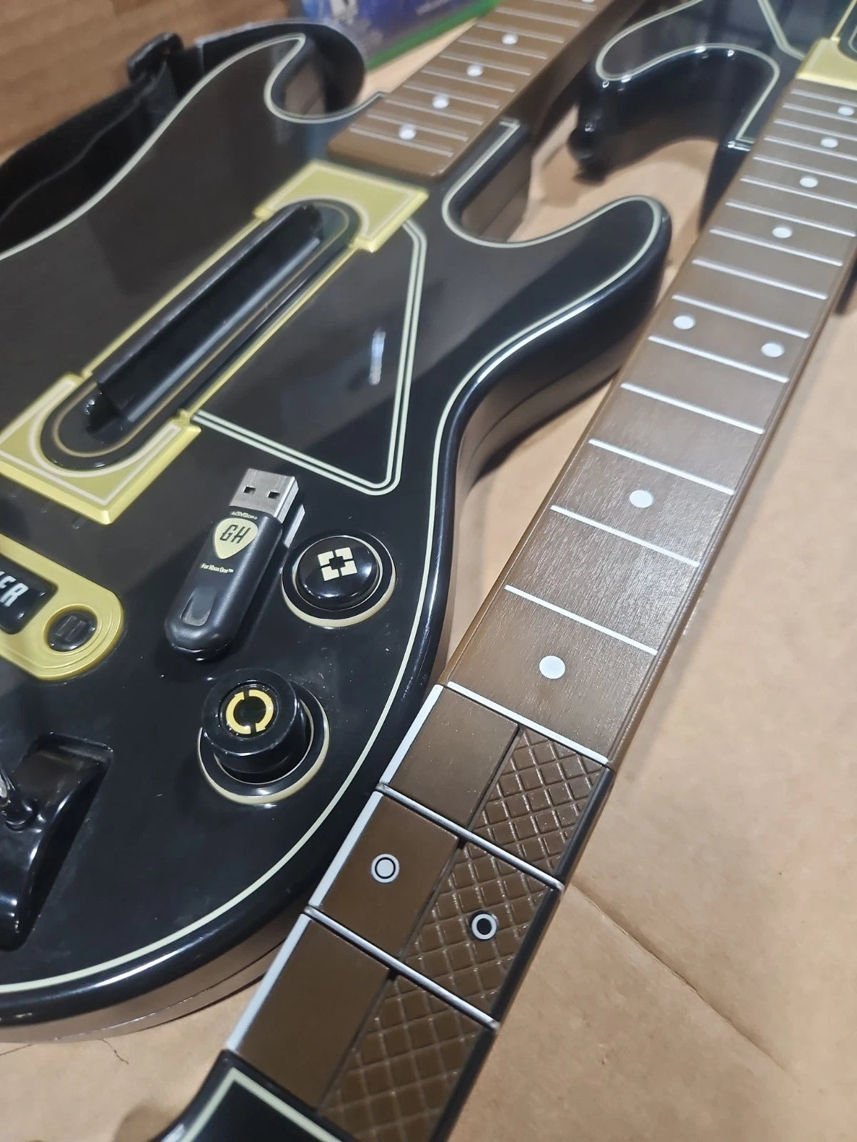 GUITAR HERO LIVE BUNDLE WITH GAME AND 2 GUITAR CONTROLLERS PS DONGLES