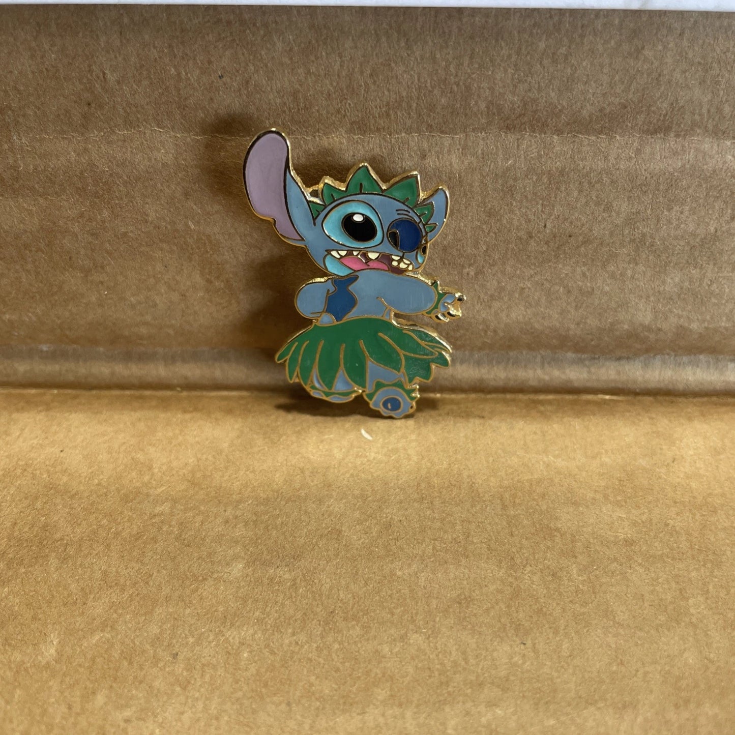 Limited Edition Disney Pin ✿ Stitch Naughty & Nice Hula Skirt Hawaii Dance 2005