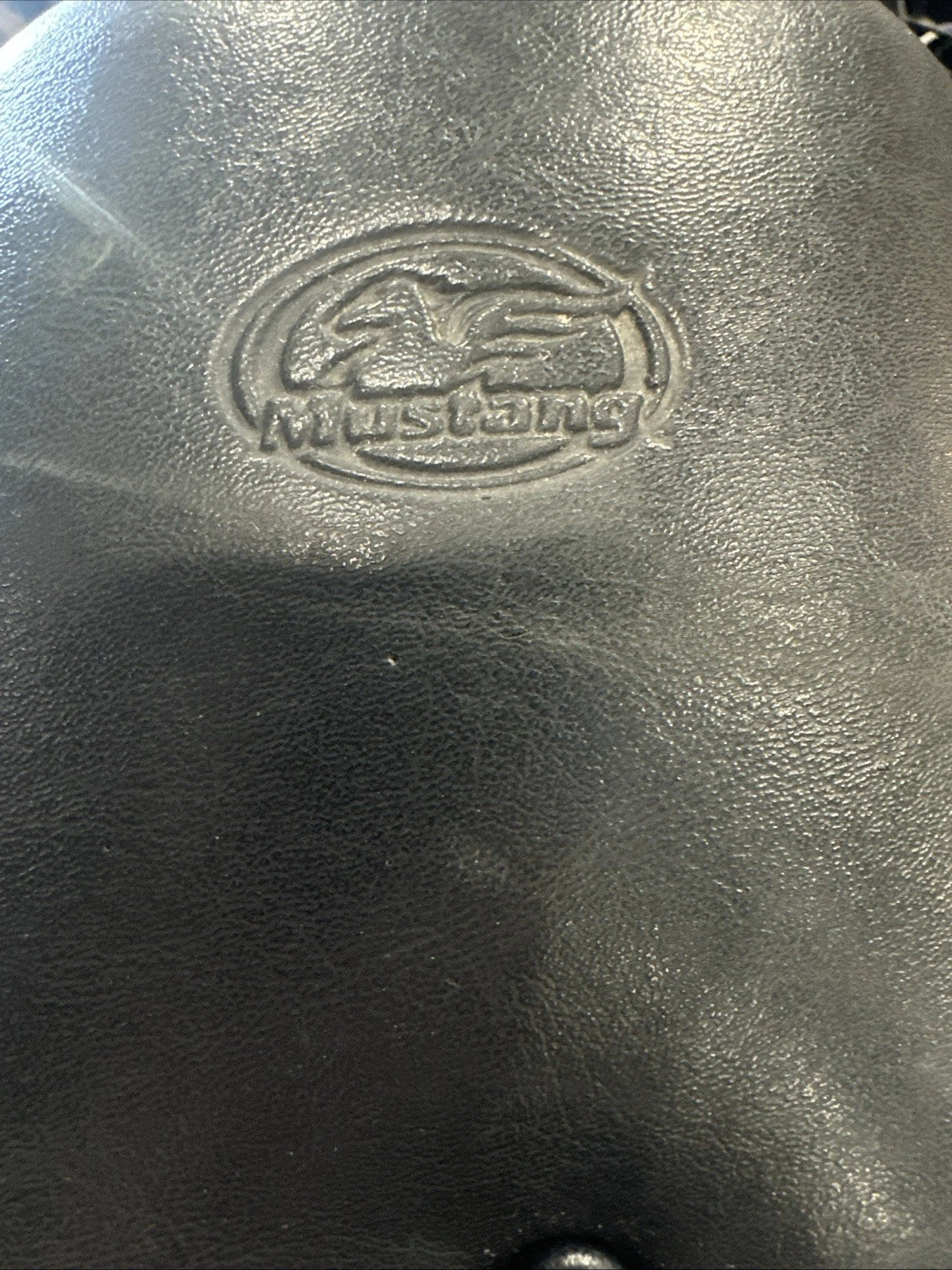 Mustang Motorcycle Products Touring Seat for Harley Davidson GUC 6D6GDR