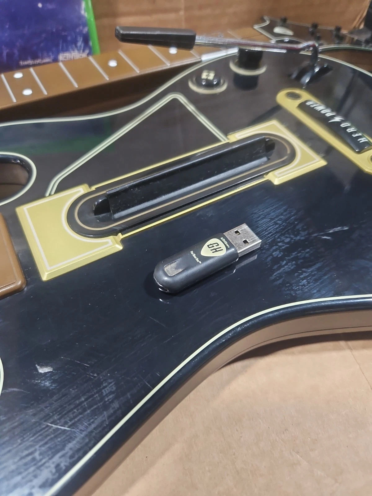GUITAR HERO LIVE BUNDLE WITH GAME AND 2 GUITAR CONTROLLERS PS DONGLES