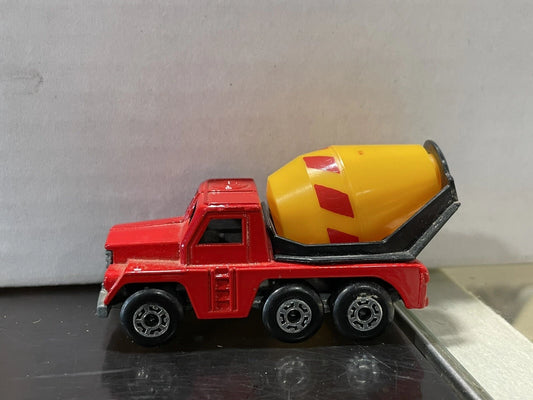 VTG 1976 MATCHBOX SUPERFAST NO. 19 CEMENT TRUCK DIE CAST