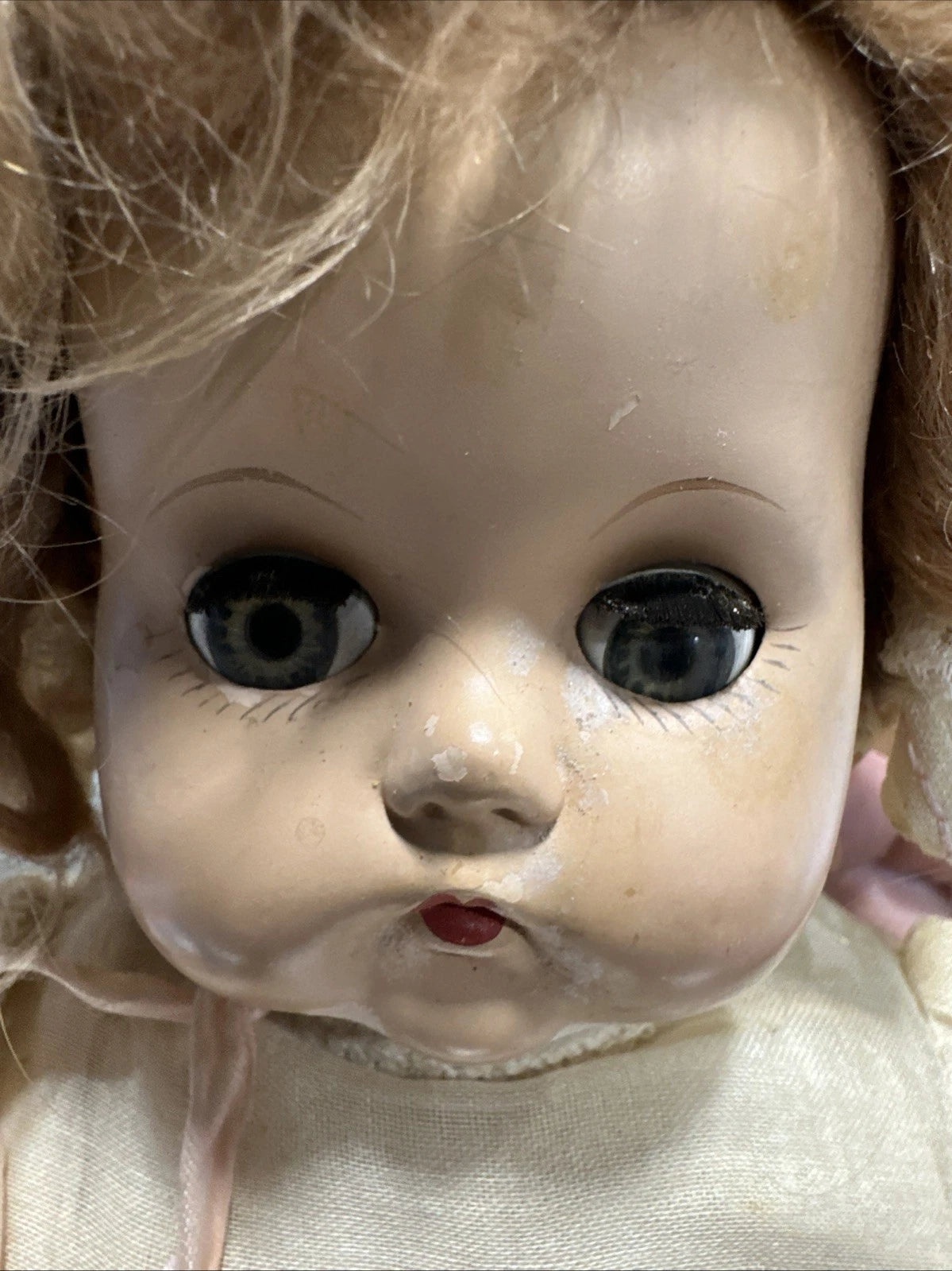 Vintage Composite Doll From 1940s With Bonnet And Dress, Painted Lips With Teeth
