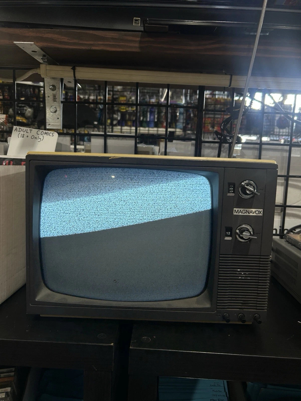 Vintage 1985 Magnavox BE3731AL01 10" TV works!