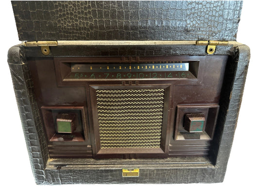Antique Collectible Motorola AM Portable Tube Radio Model 67L11 as is for parts