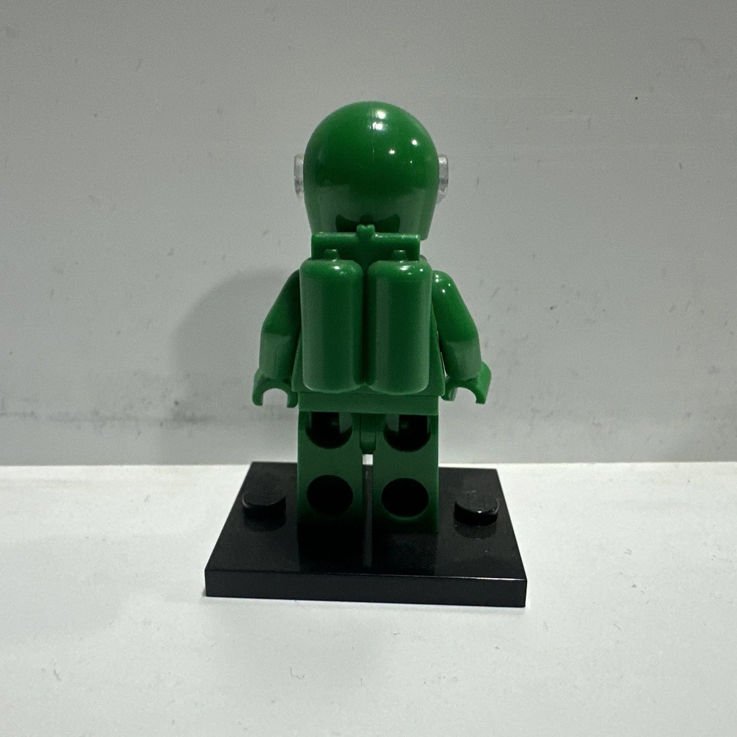 LEGO Classic Space Man Minifig idea007 Ideas Green W/Air Tanks RARE! 21109 Pete
