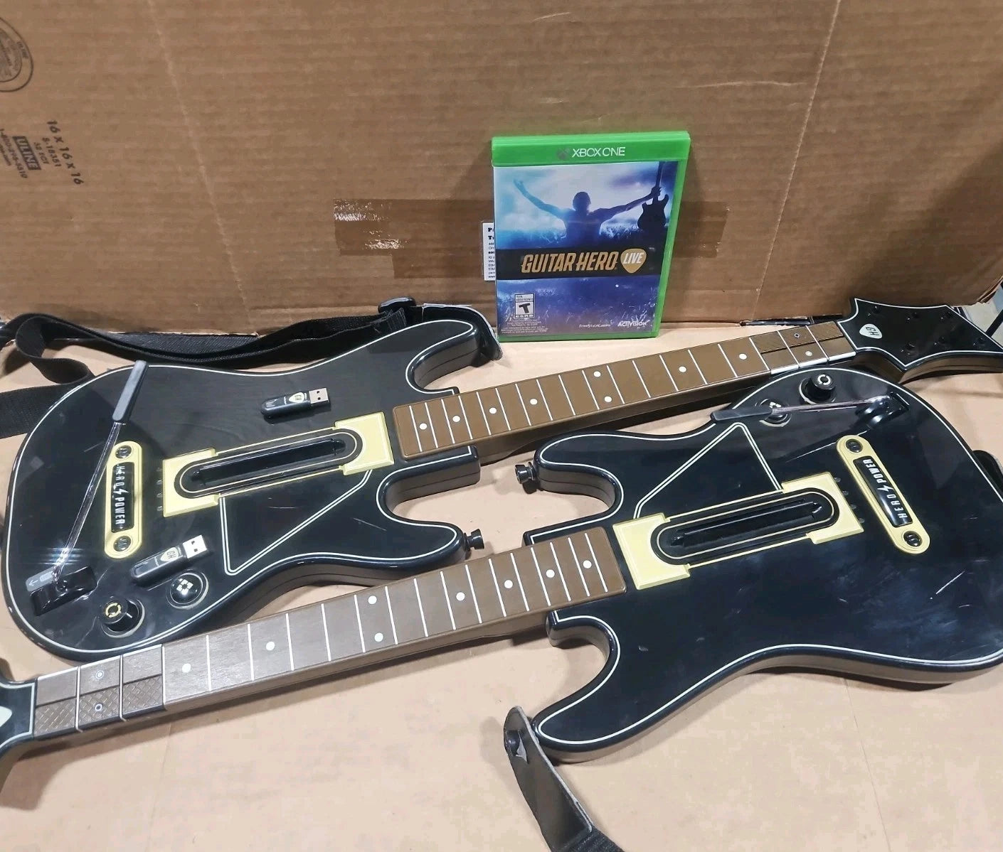 GUITAR HERO LIVE BUNDLE WITH GAME AND 2 GUITAR CONTROLLERS PS DONGLES