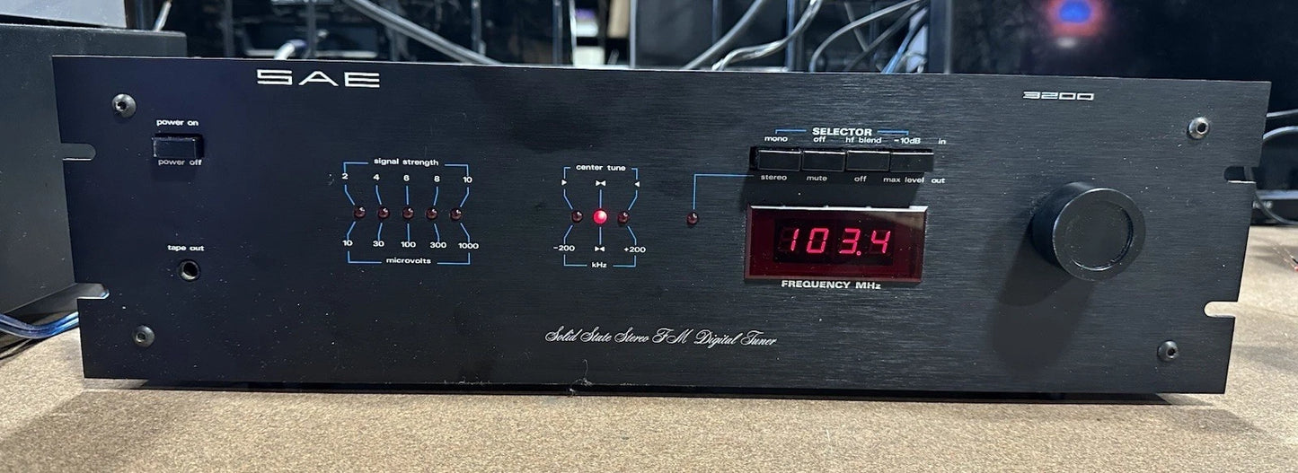 NICE! RARE SAE 3200 FM STEREO ANALOG DIGITAL TUNER PERFECTLY TESTED .