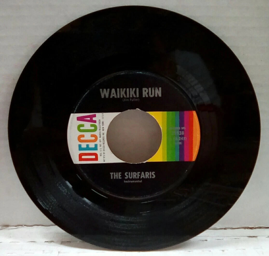 The Surfaris Waikki Run/Point Panic 7" Single 31538