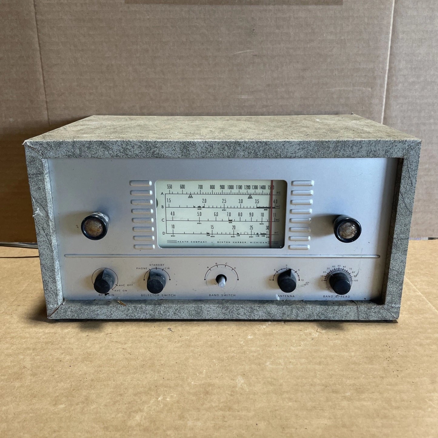 Heathkit Receiver Company Tube Radio Model AR-3: Powers ON