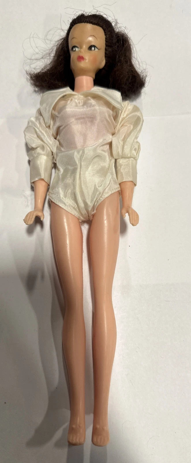 Vintage 1960s Barbie doll brunette ponytail clone Uneeda Wendy Bild Lilli