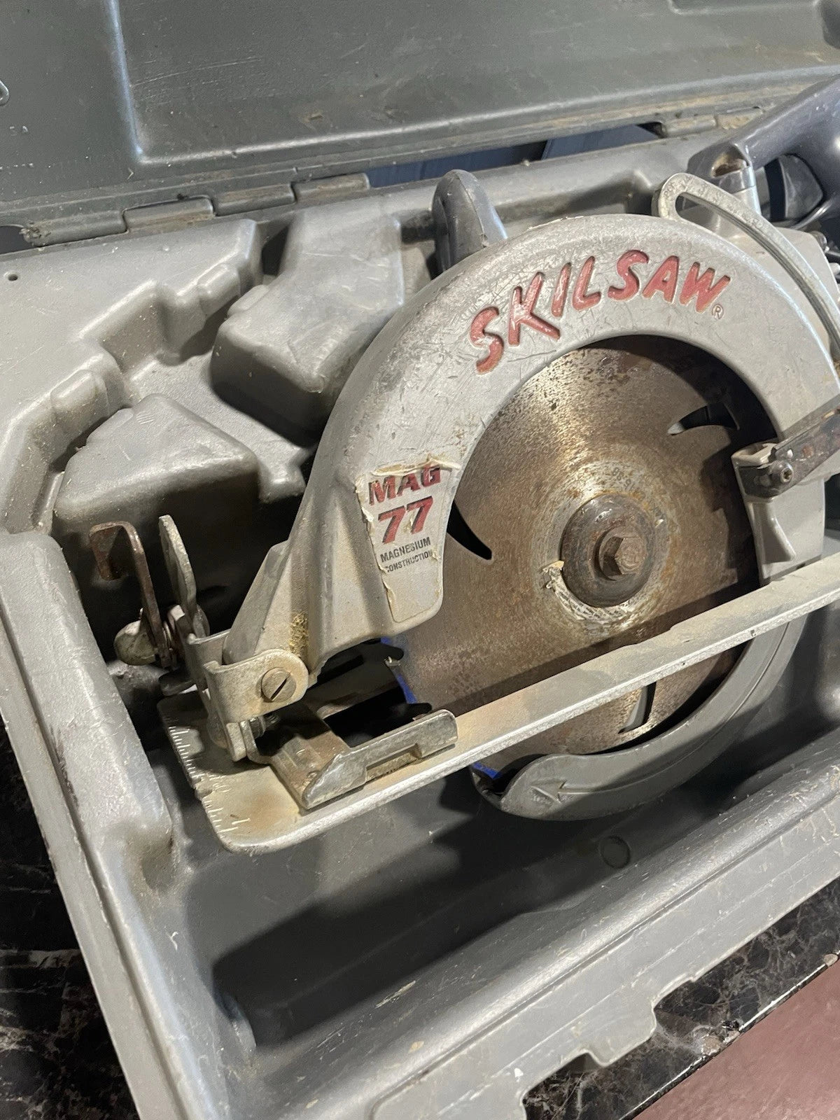 SKILSAW HD77 Worm Drive Circular Saw 7-1/4 in Left Blade 120V Corded Electric