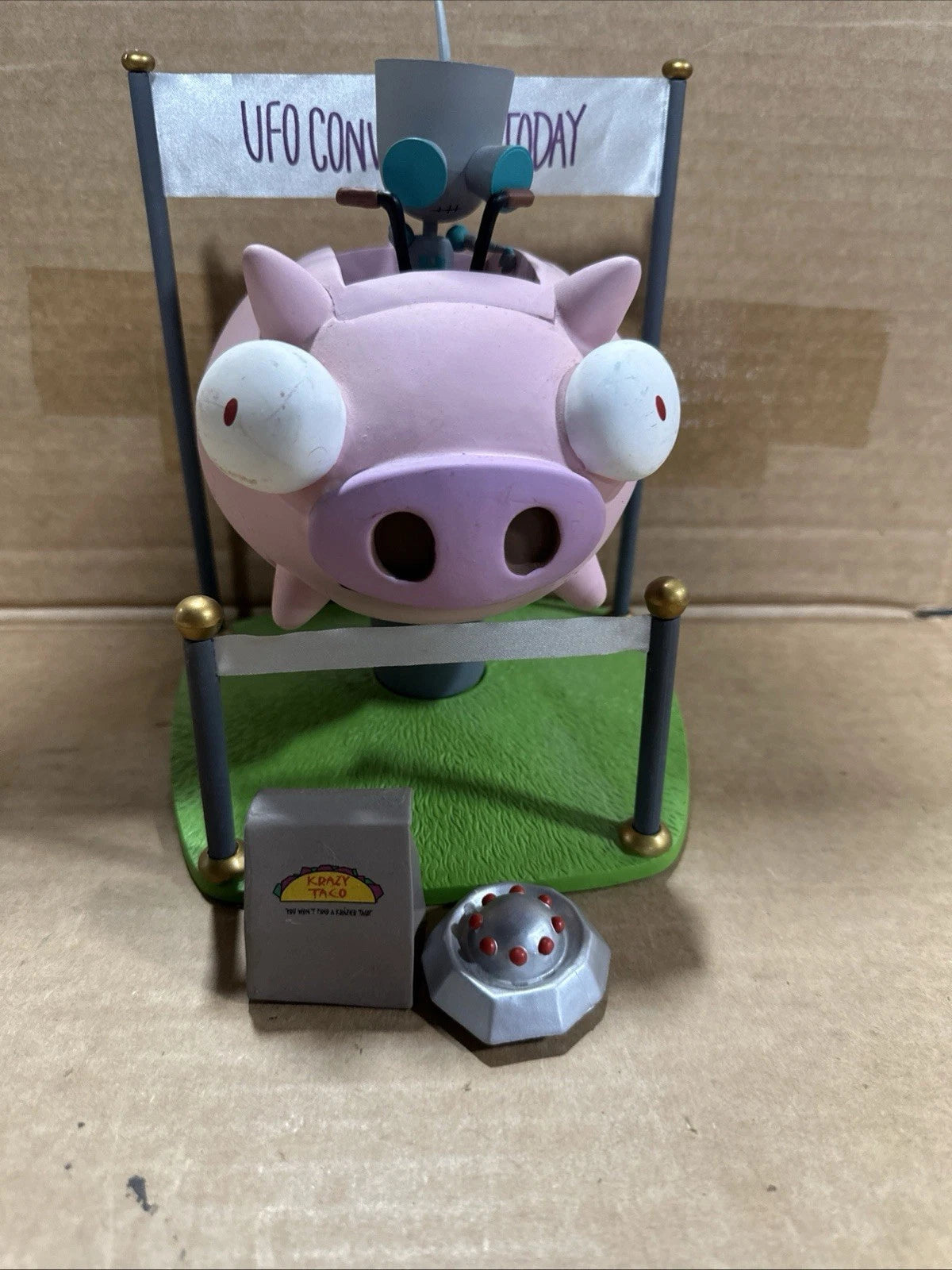 Invader Zim 2004 Gir's Flying Pig UFO Convention Playset Palisade Toys Lot