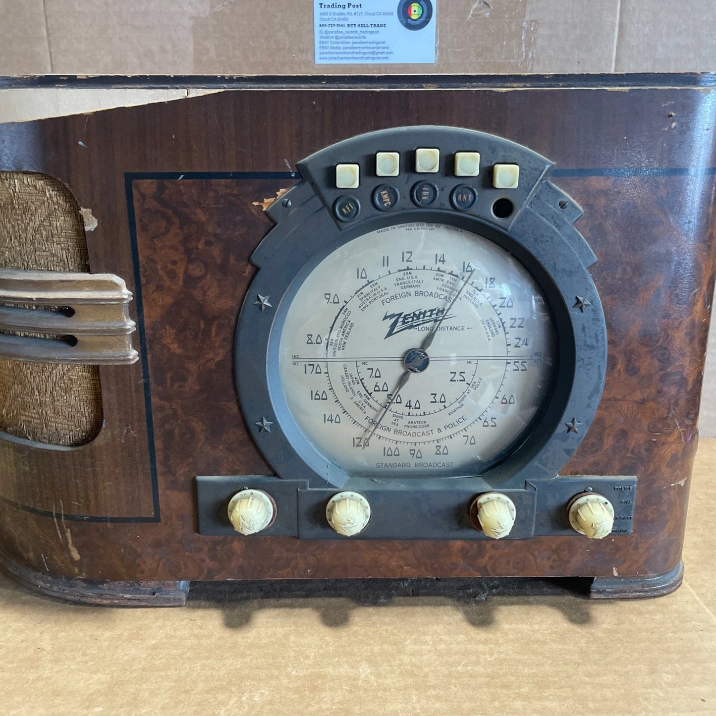 1939 Zenith 6-S-321 "Stars and Stripes" radio as is parts only turns on