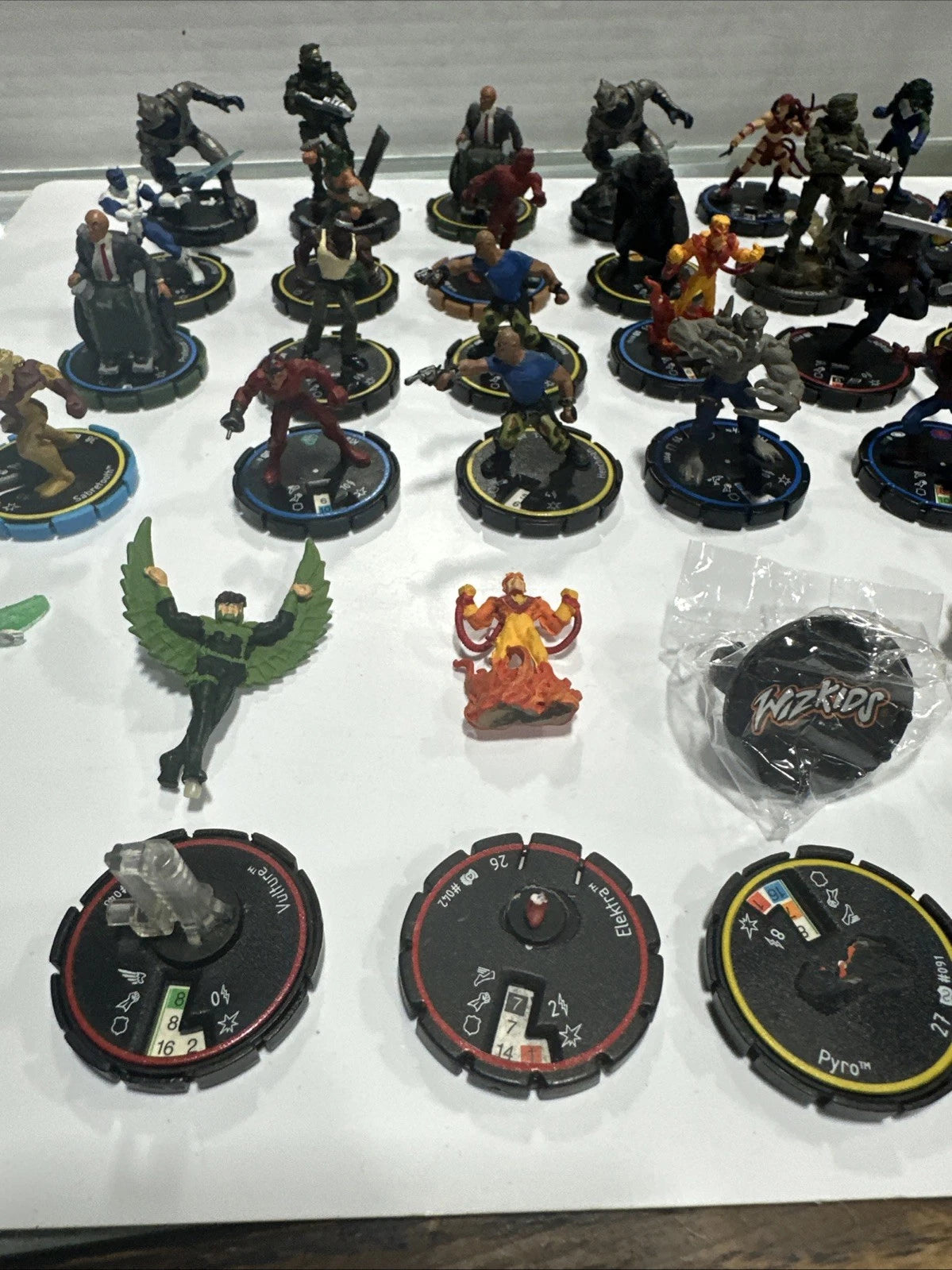 WizKids Heroclix Mixed Lot of 26 Marvel & DC Bullseye Infinity Challenge, Misc.