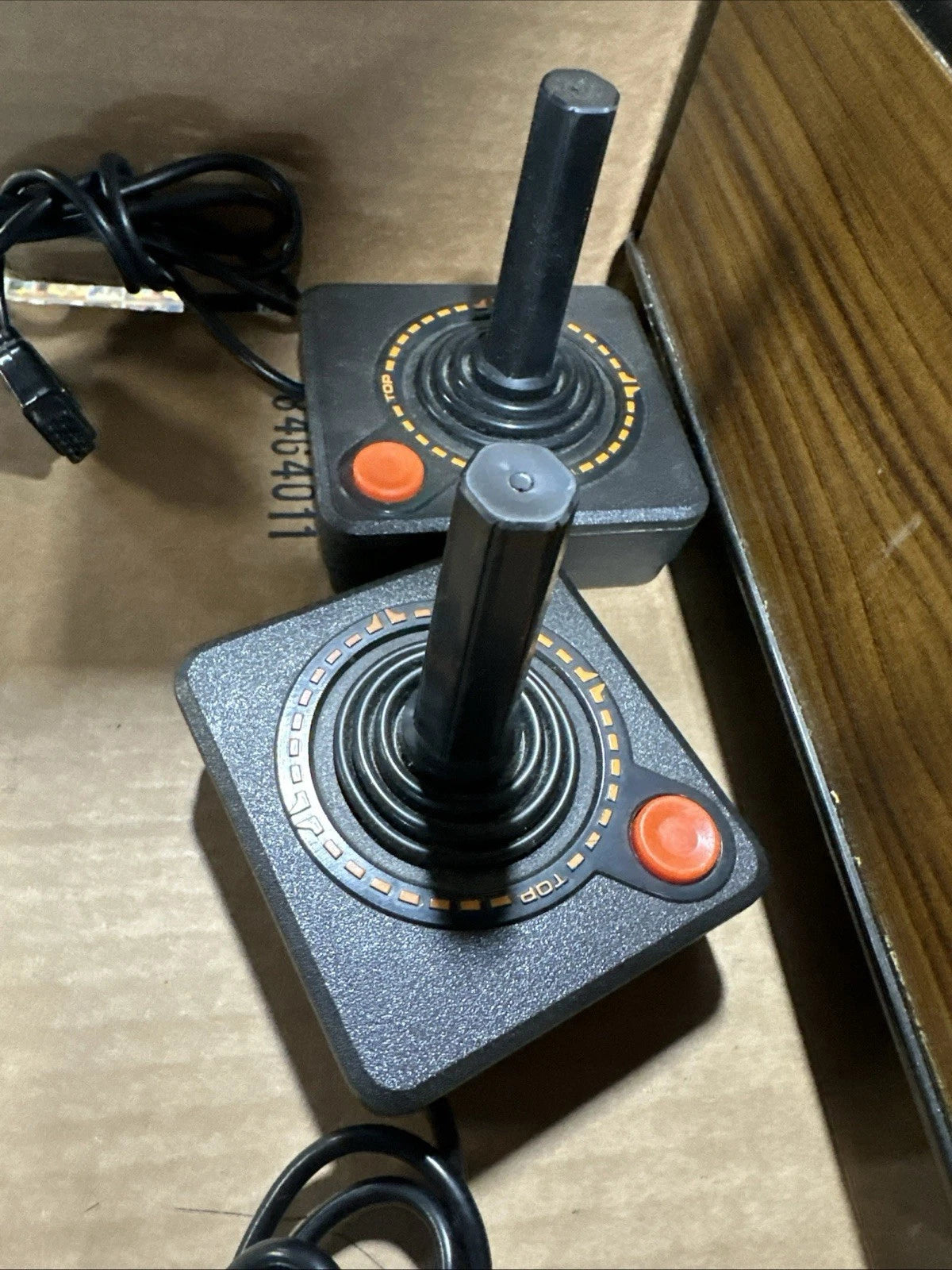 Original ATARI 2600 CONSOLE with STORAGE/Games/Controllers-GAME CENTER READ
