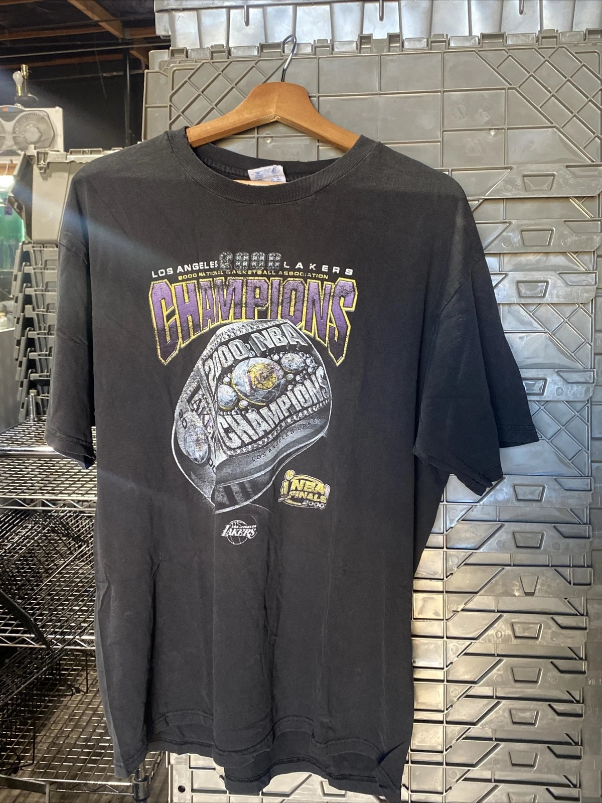 Vintage LA Lakers 2000 NBA Finals Championship Ring T-Shirt Mens XL Kobe Shaq
