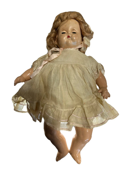 Vintage Composite Doll From 1940s With Bonnet And Dress, Painted Lips With Teeth