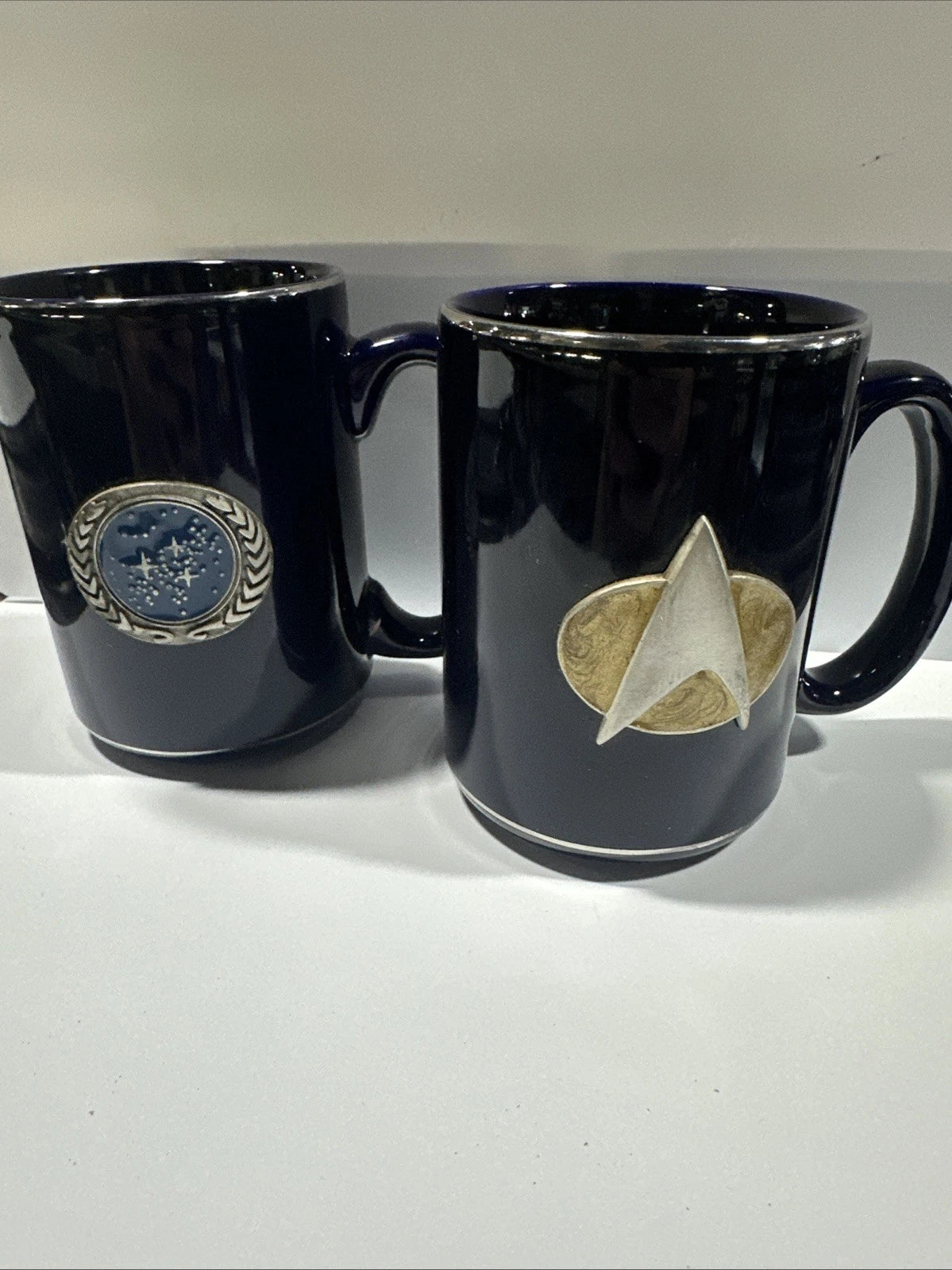 2 Star Trek Mugs 16oz Ceramic Pewter Emblem & United Federation Logo