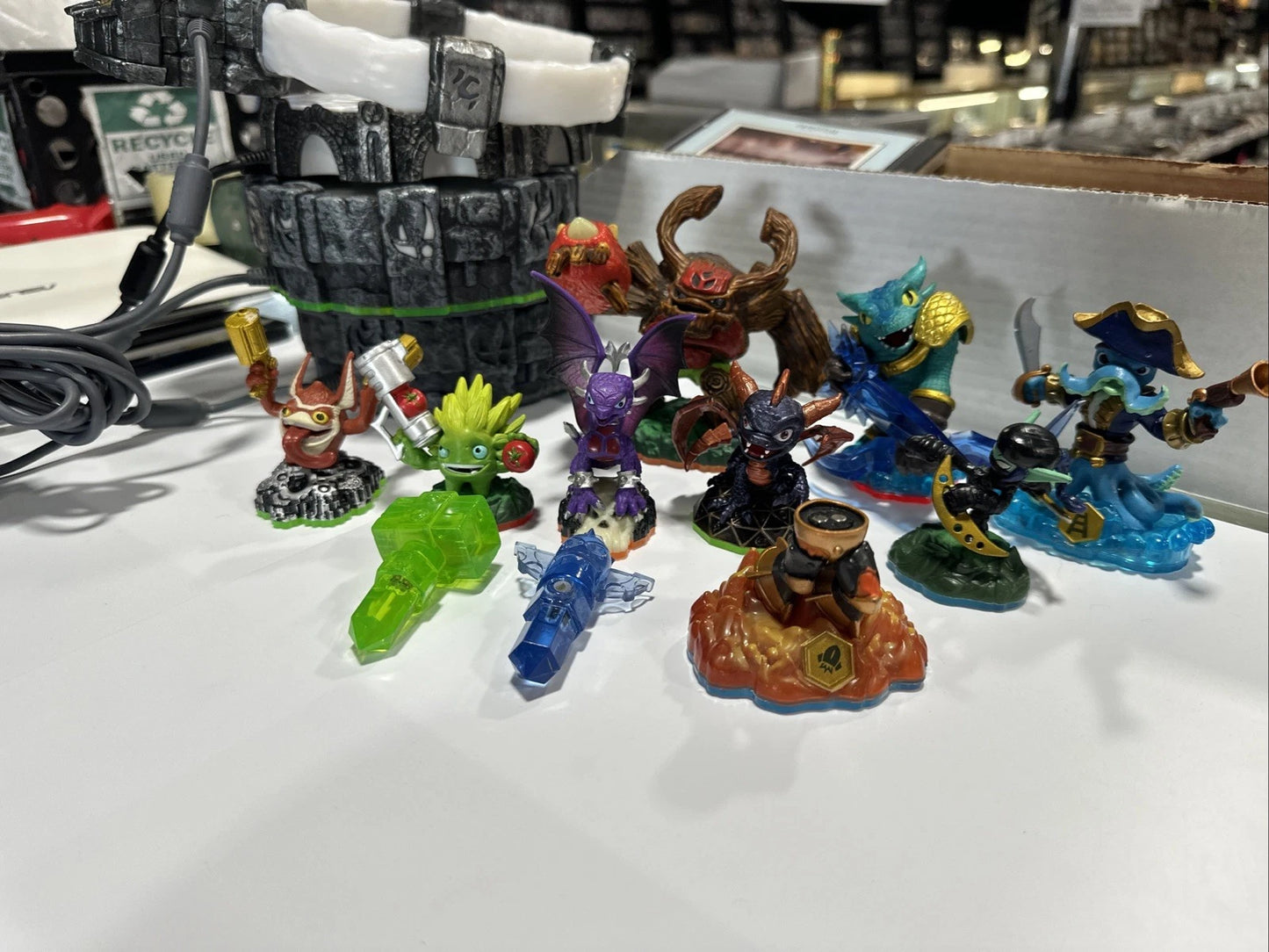 Skylanders - 4 XBOX 360 Portals Of Power With 8 Figures & Trap Key RARE