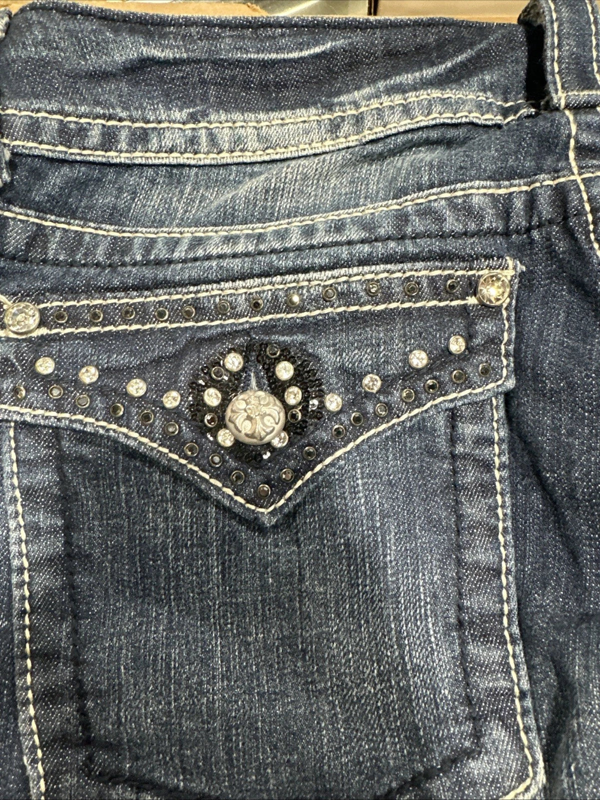 Miss Me Jeans, Signature Cuff, Jeana Women’s Size 31 Embellished Pockets.