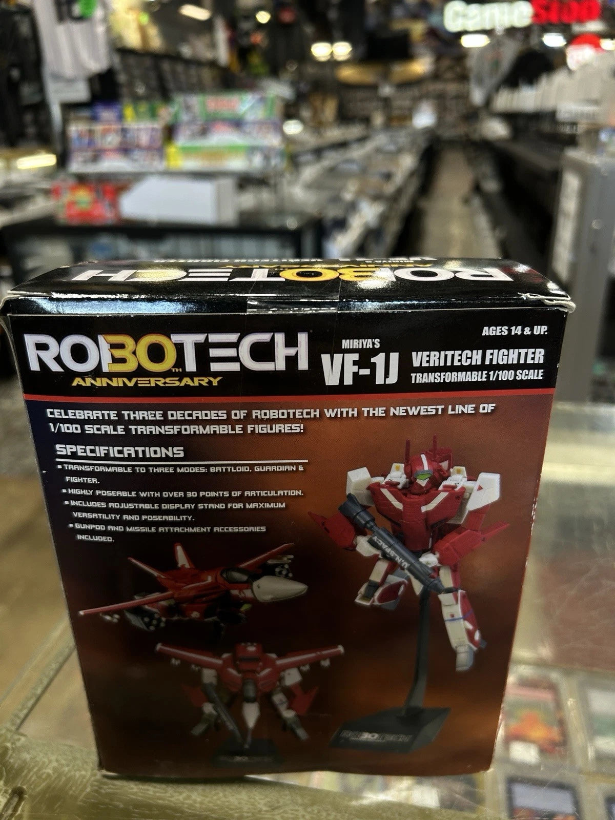 Toynami Robotech 30th Anniversary Transformable Veritech Fighter VF-1J