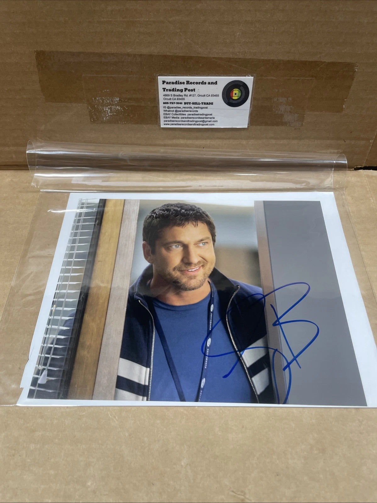 Autographed Gerard Butler 8 x 10 Photo Signed with COA