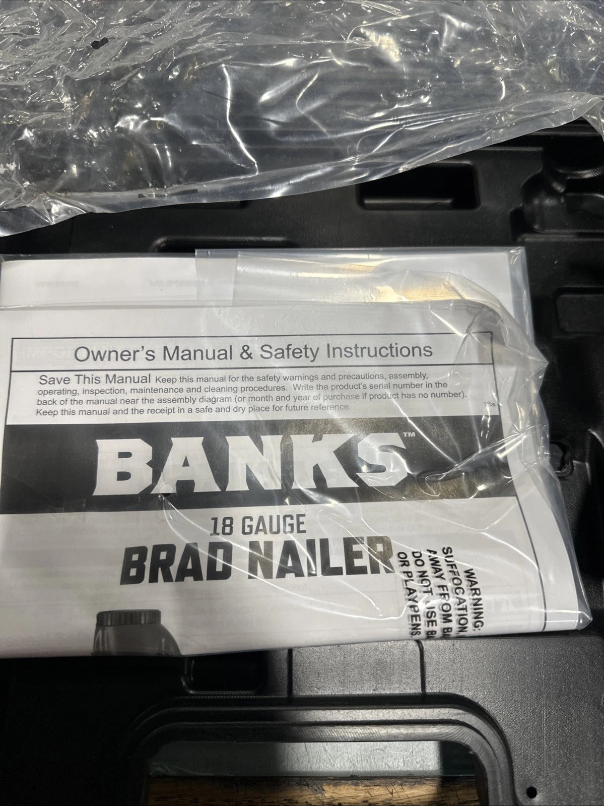 BANKS Pneumatic Brad Nailer, 18 Gauge nail type 5/8"-2 " 120 PSI With Case